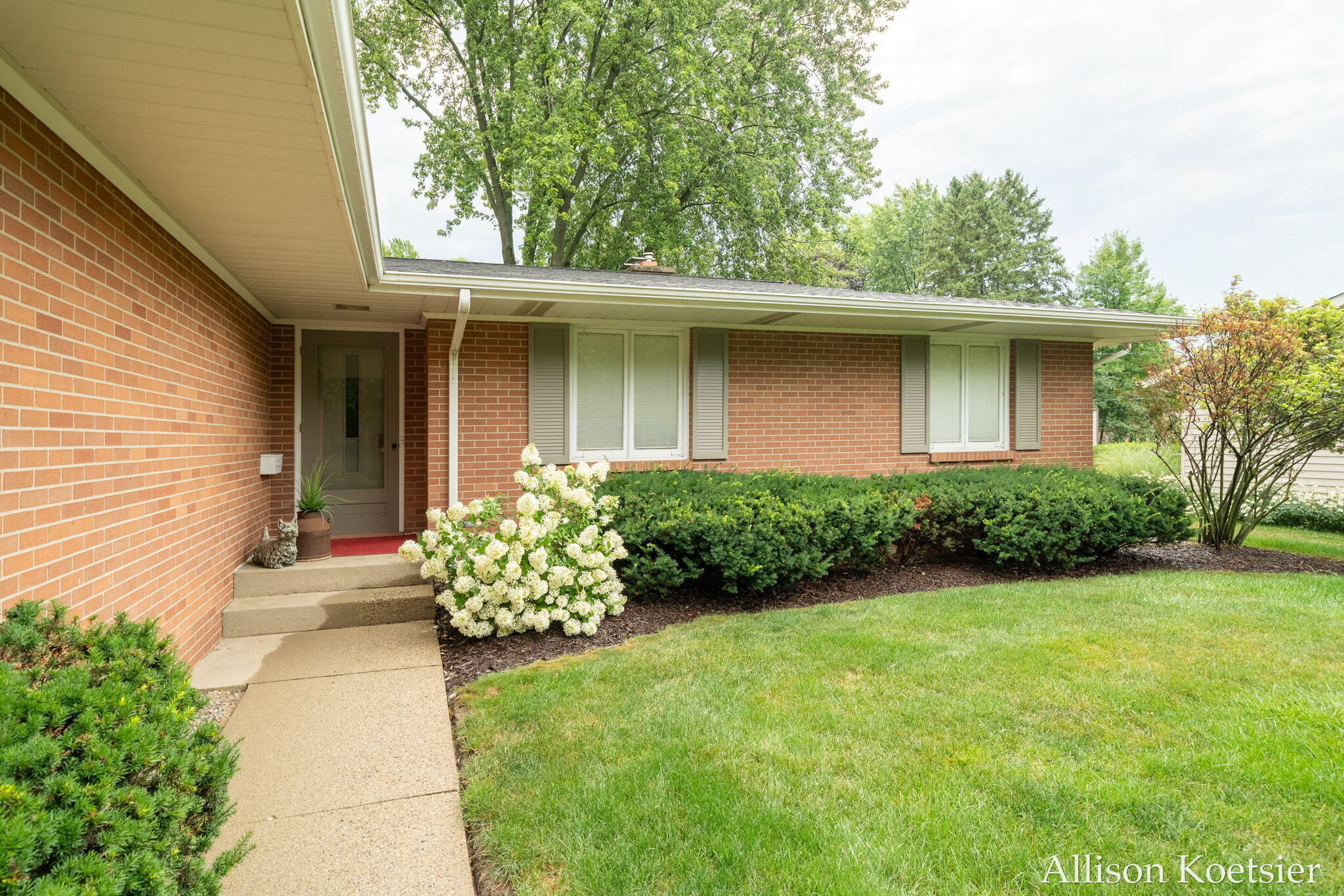 340 Worcester Drive NE Grand Rapids MI 49503