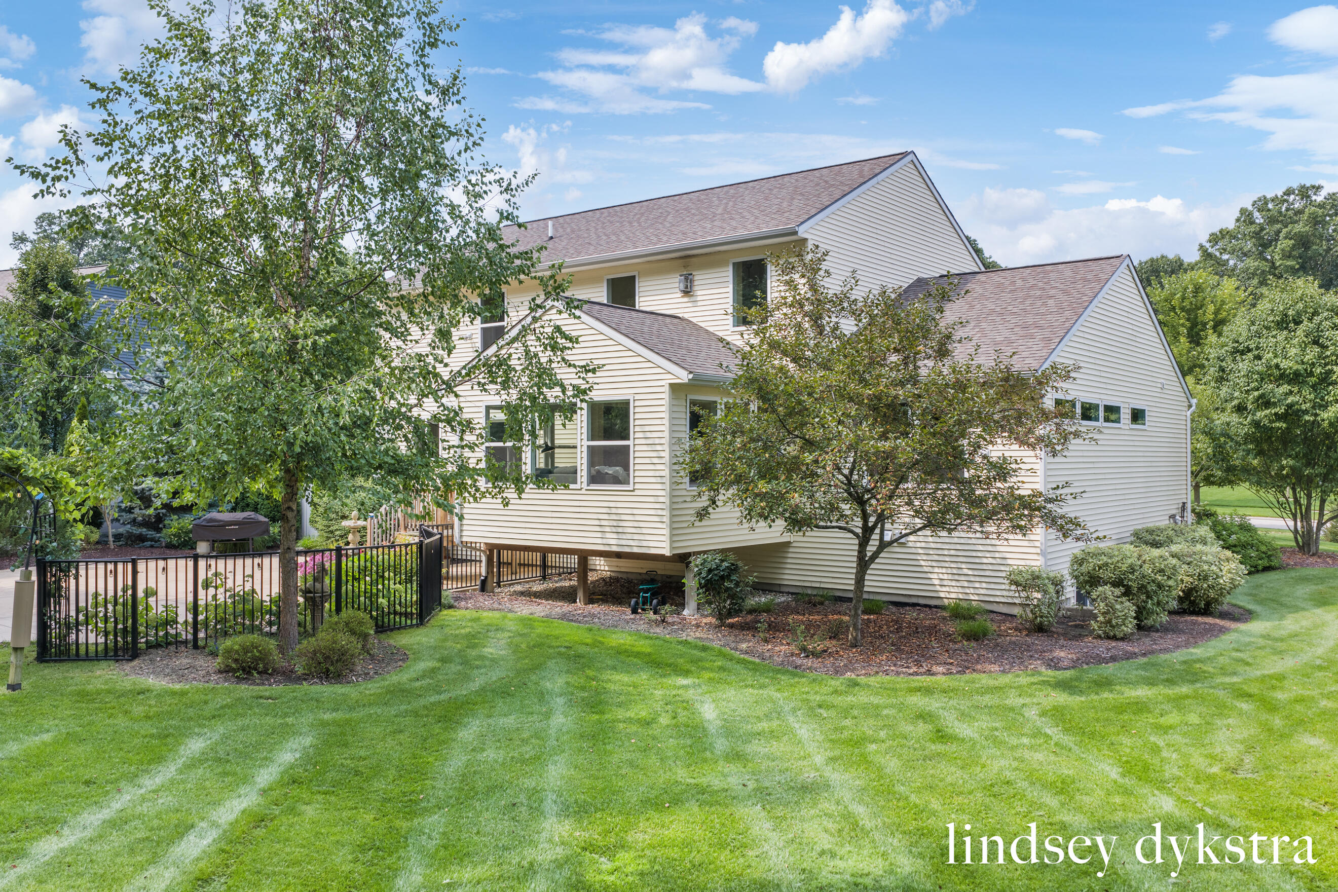 4238 Oak Timbers Drive NE Grand Rapids MI 49525