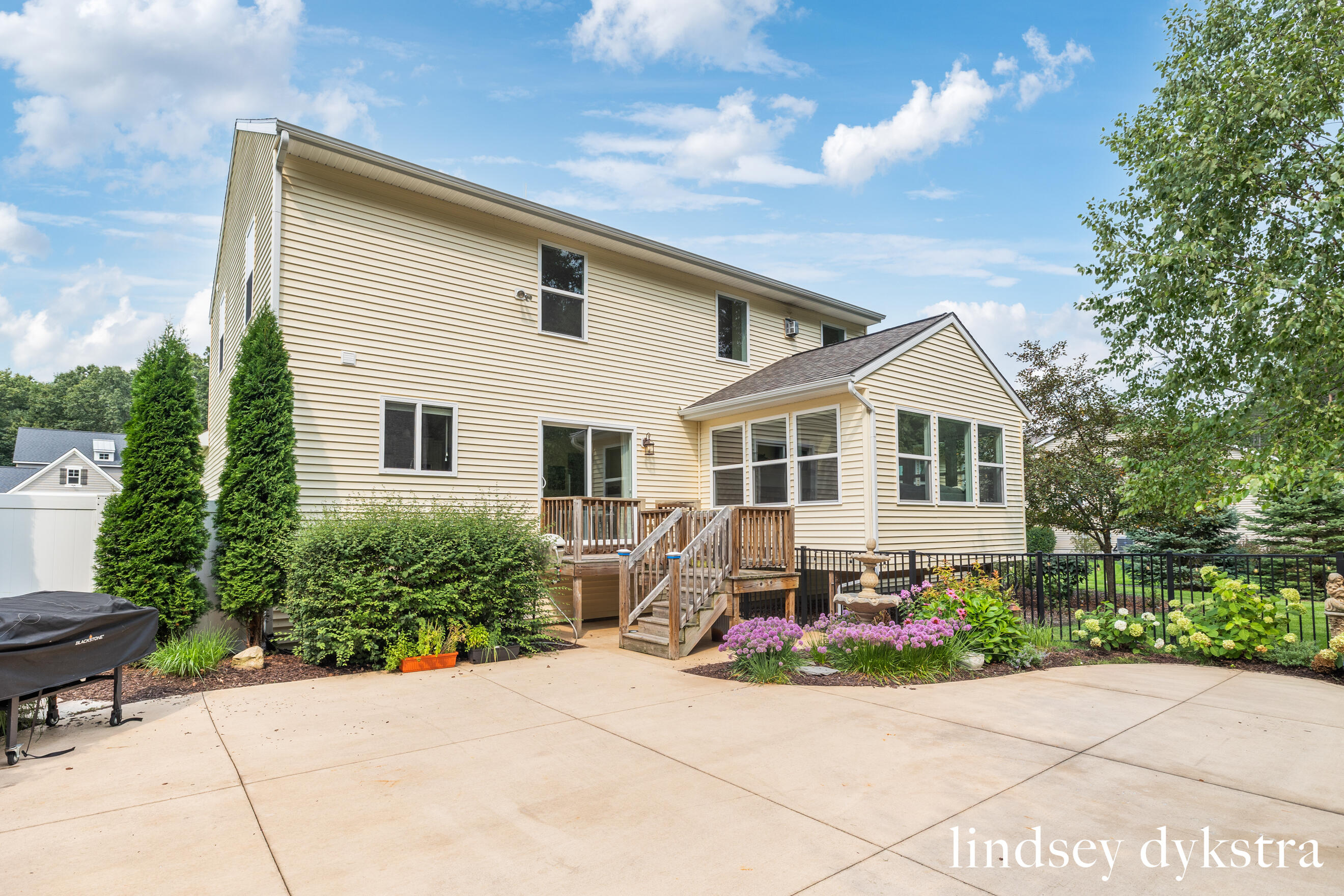 4238 Oak Timbers Drive NE Grand Rapids MI 49525