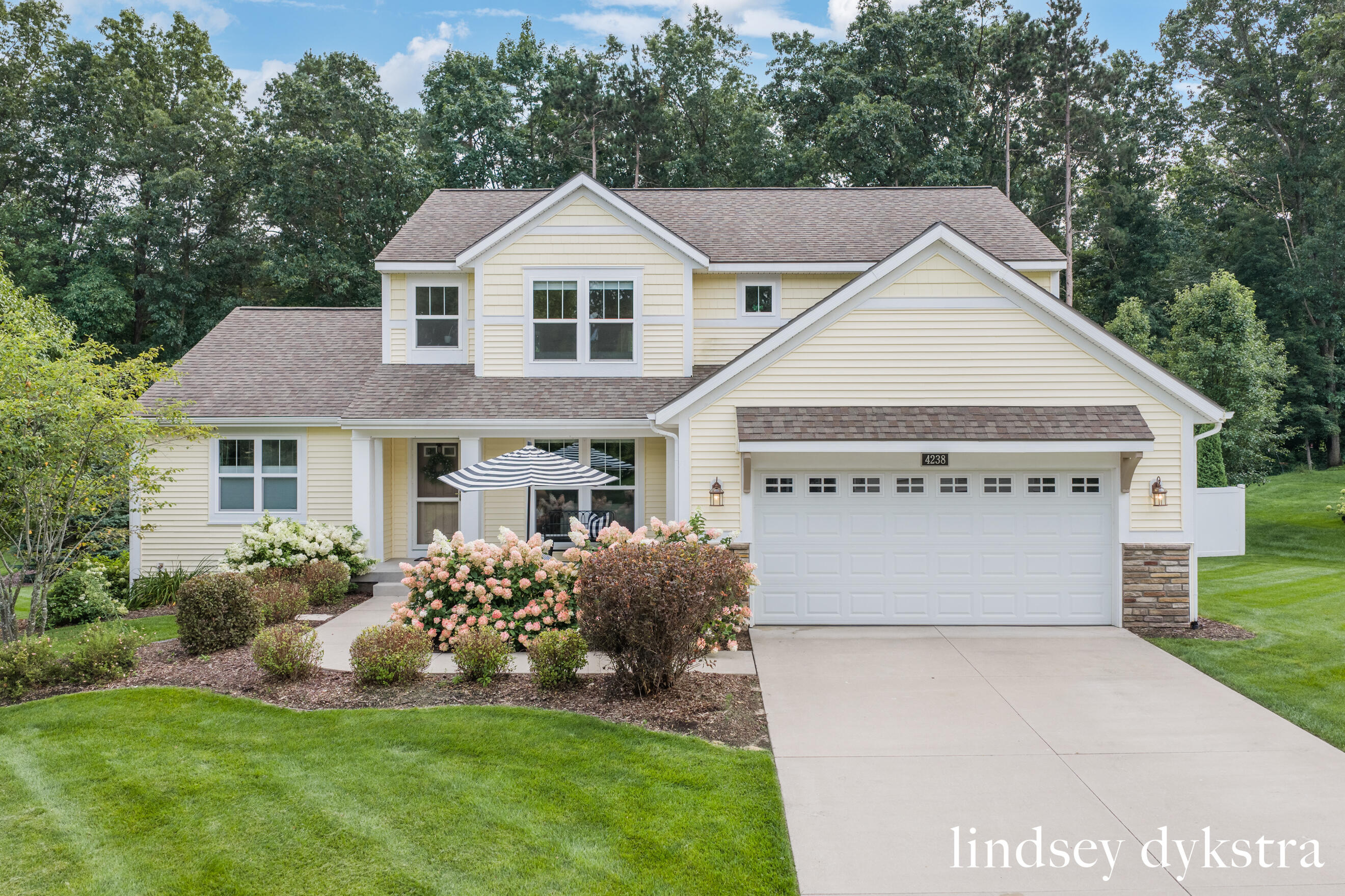 4238 Oak Timbers Drive NE Grand Rapids MI 49525