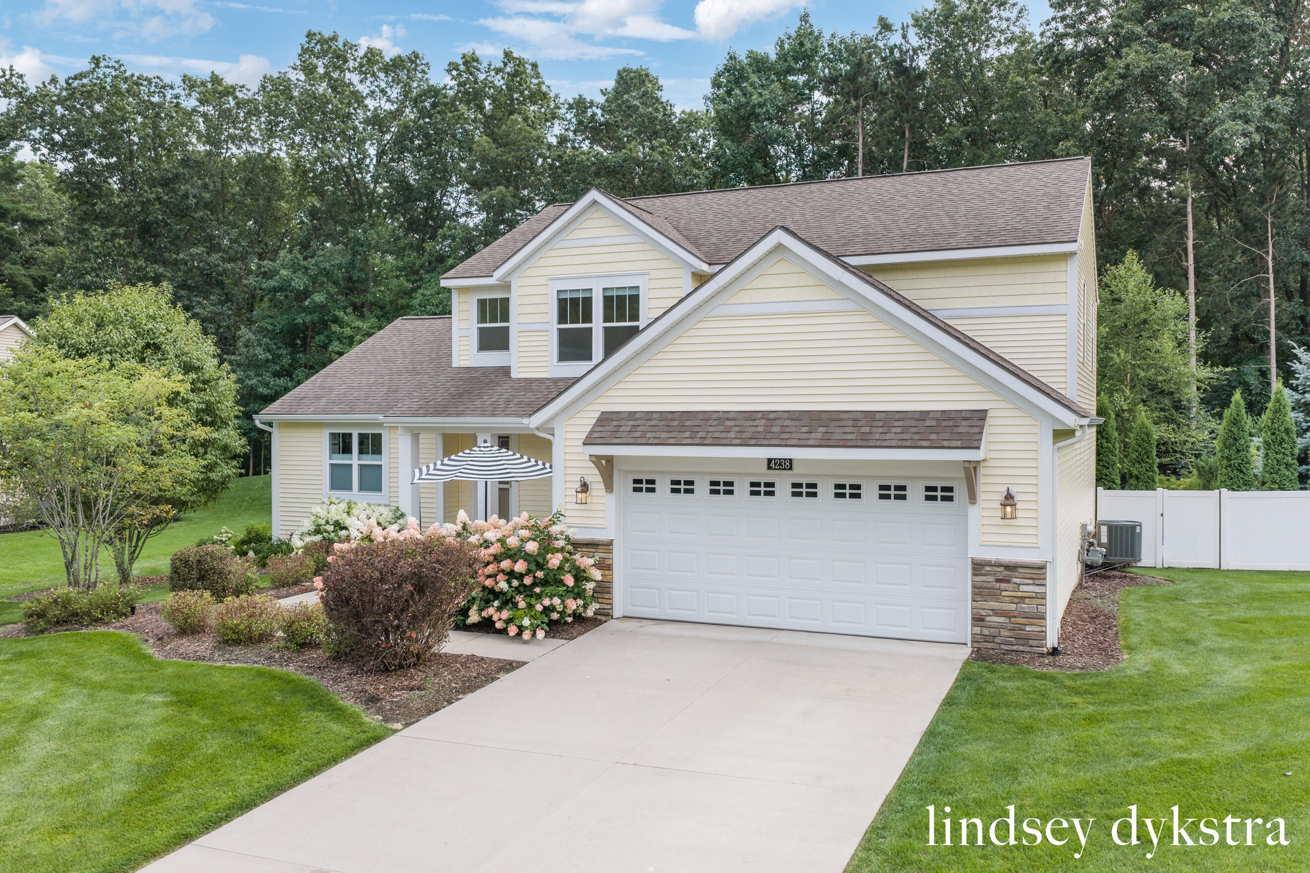 4238 Oak Timbers Drive NE Grand Rapids MI 49525