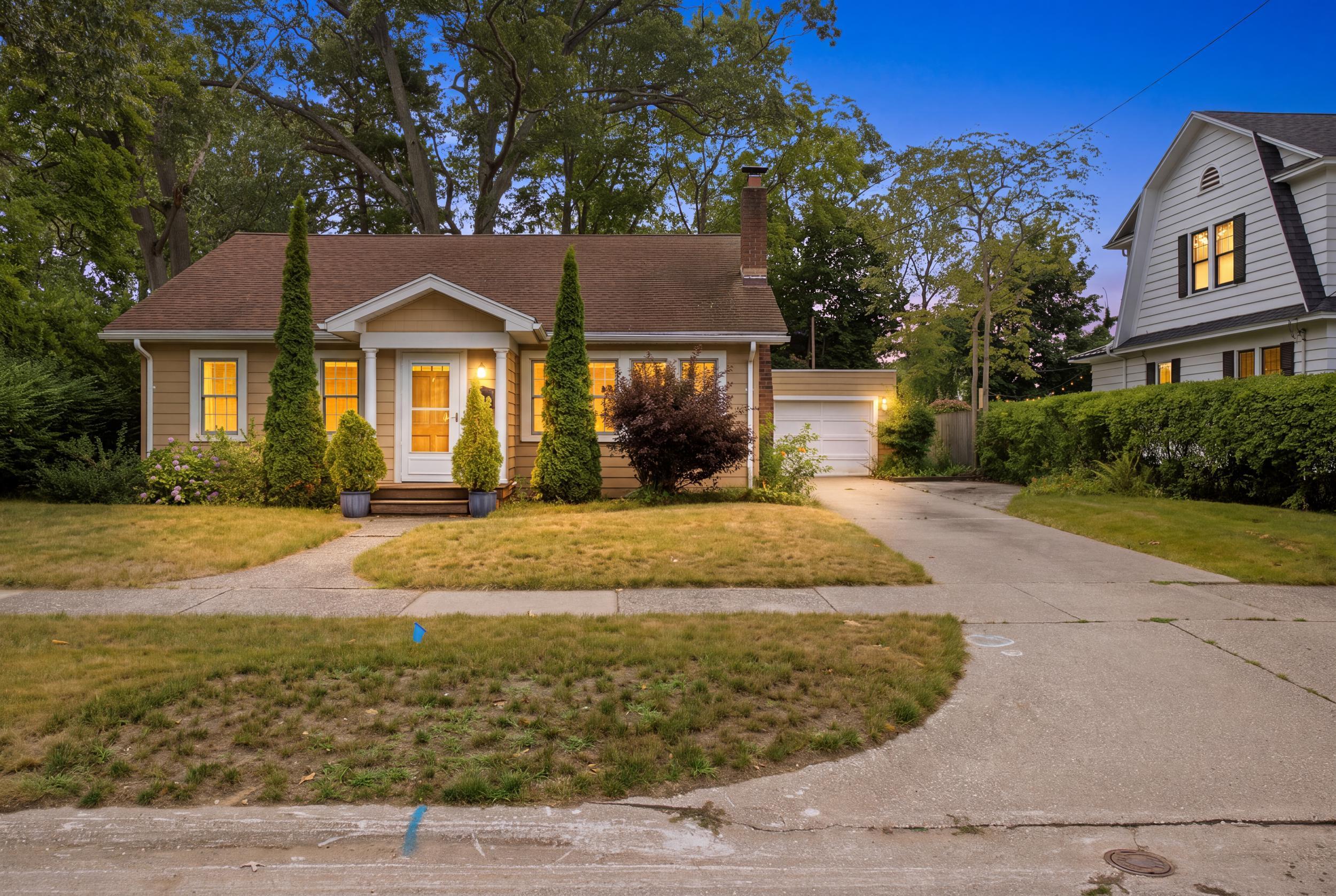 909 Moulton Avenue Muskegon MI 49445