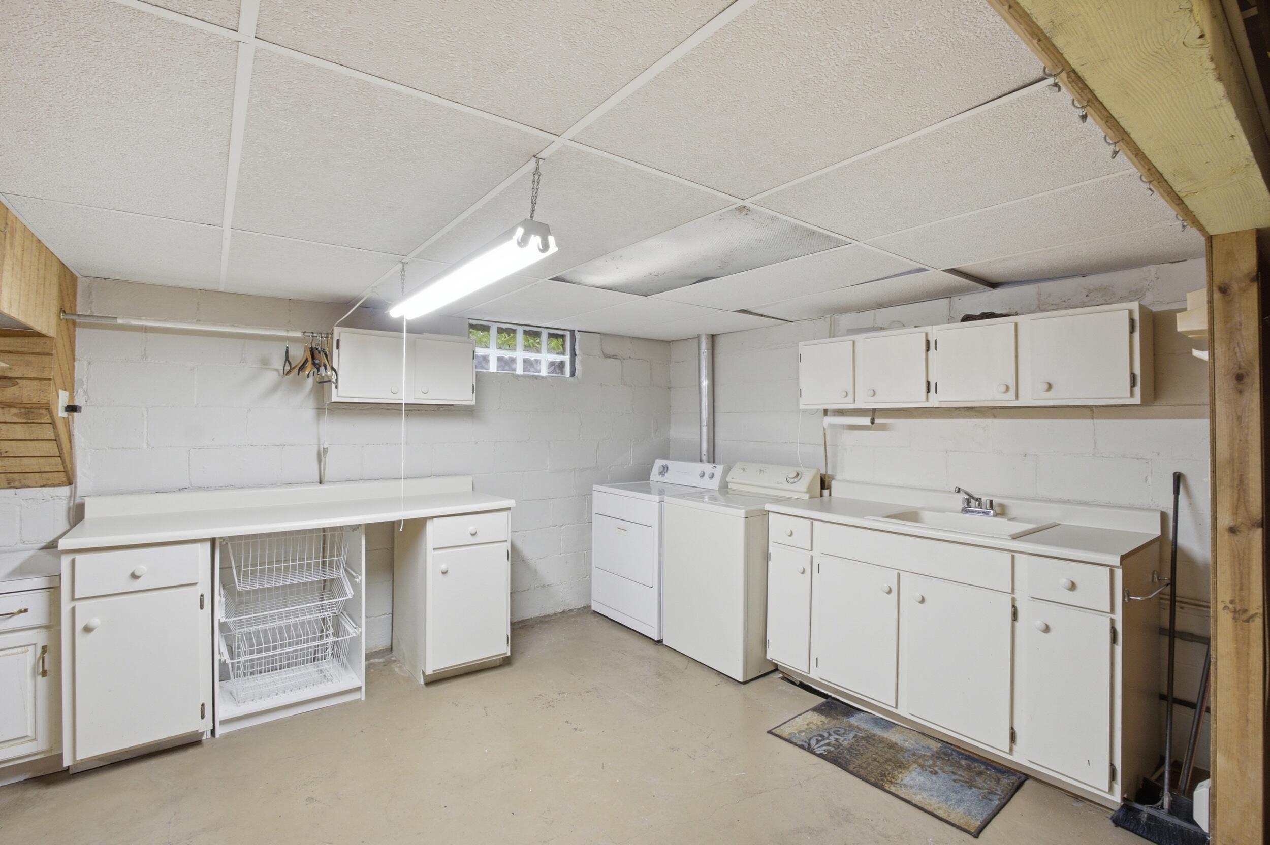 909 Moulton Avenue Muskegon MI 49445