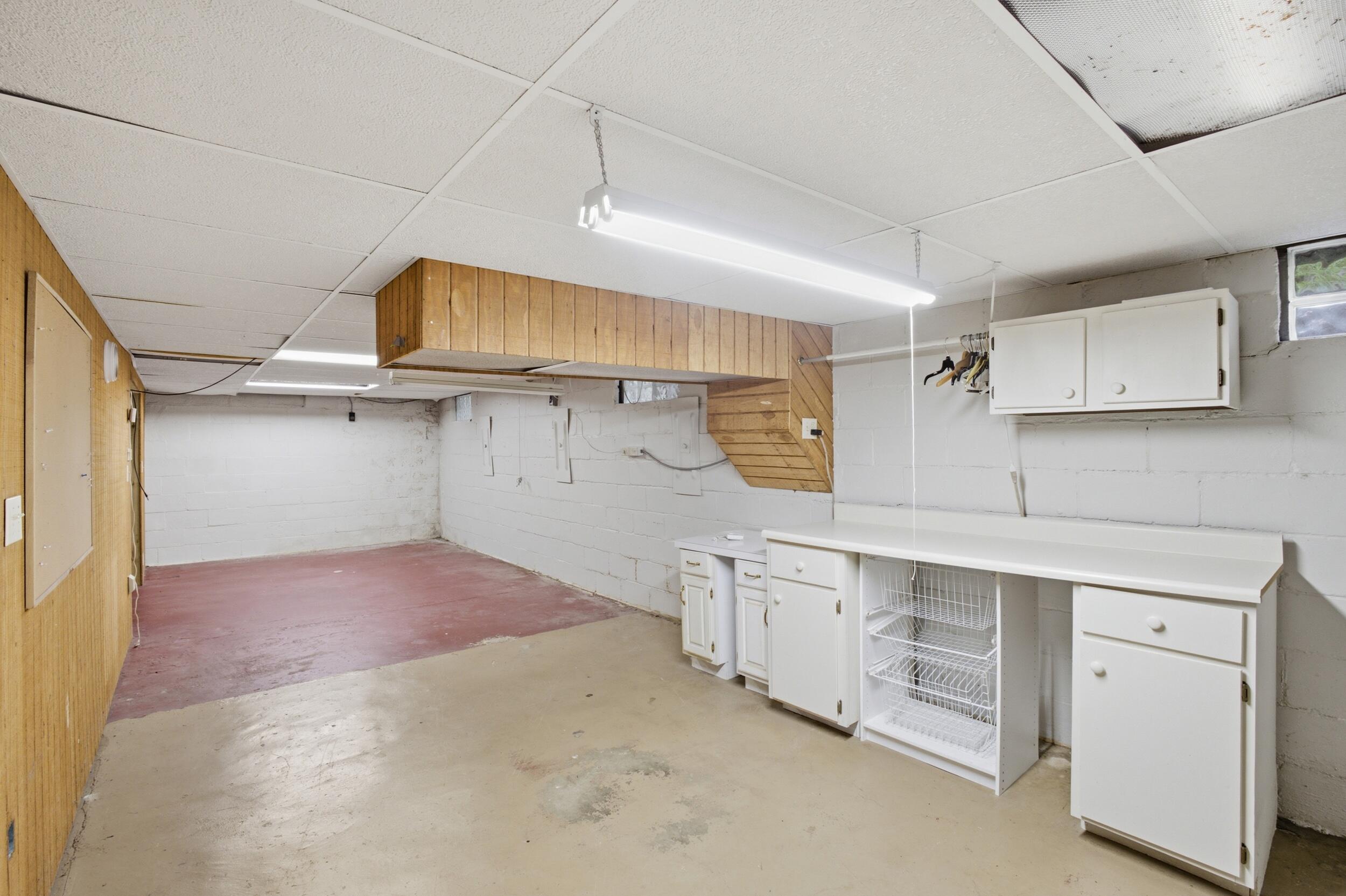 909 Moulton Avenue Muskegon MI 49445
