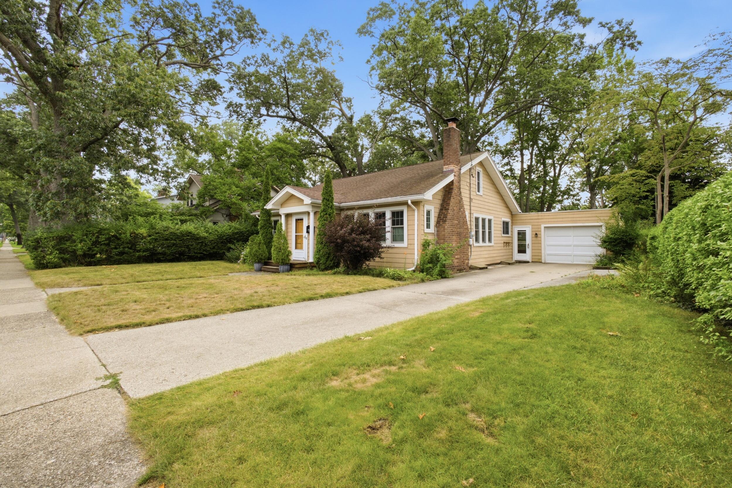 909 Moulton Avenue Muskegon MI 49445