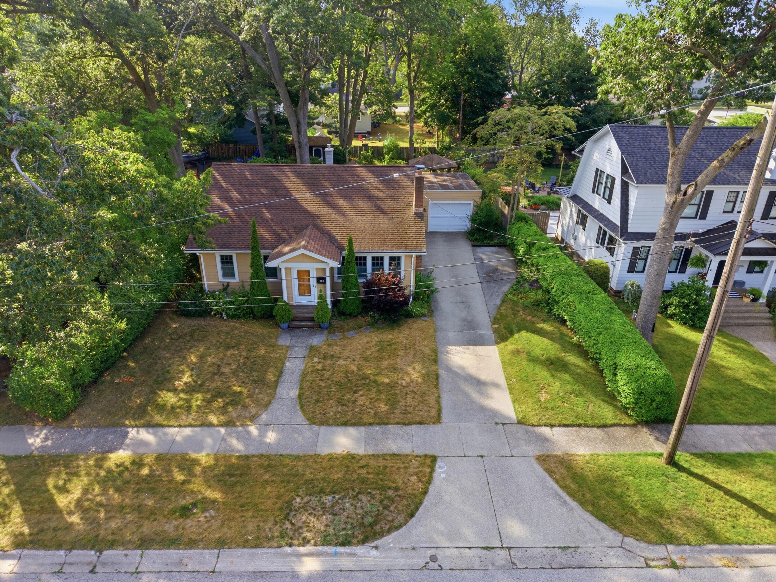 909 Moulton Avenue Muskegon MI 49445