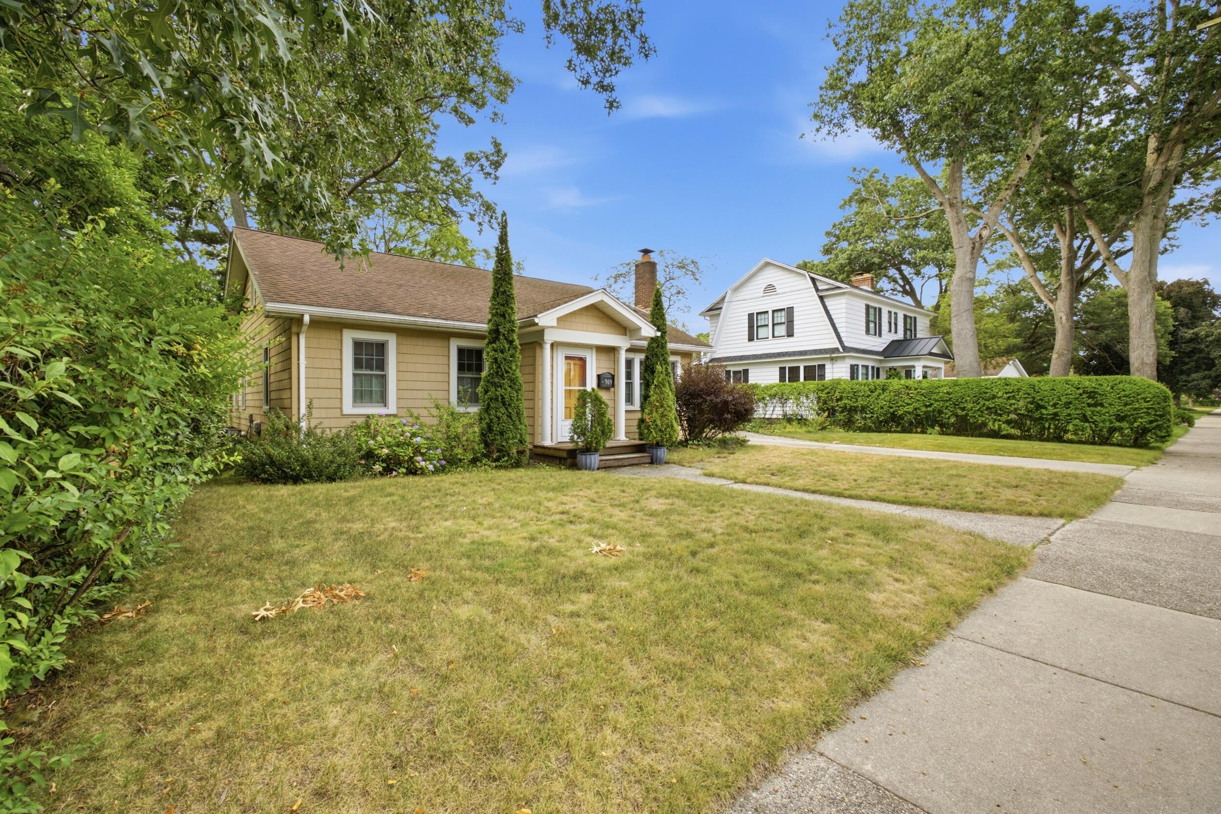 909 Moulton Avenue Muskegon MI 49445