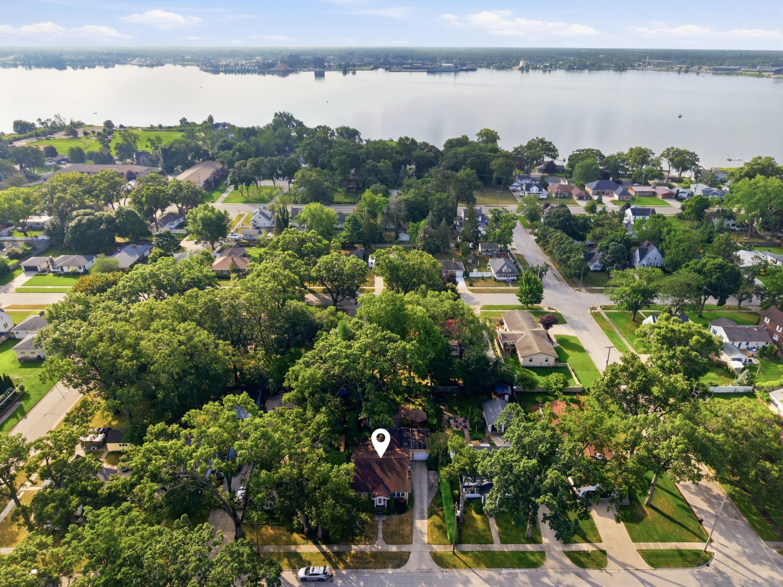 909 Moulton Avenue Muskegon MI 49445