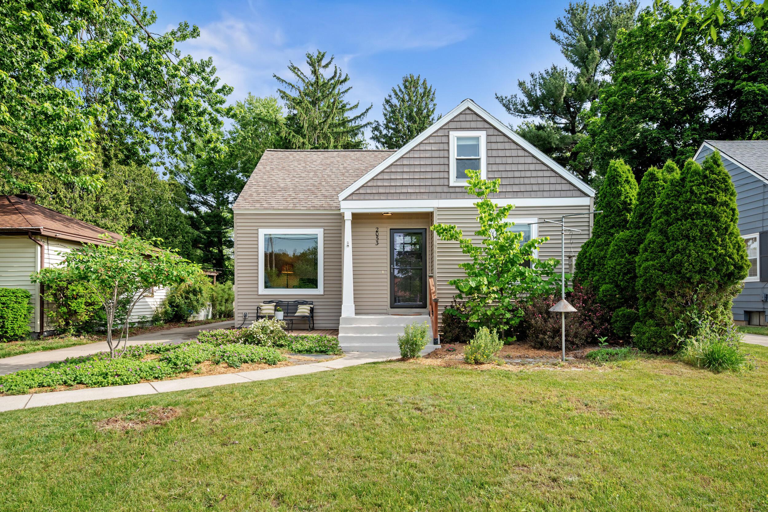 2053 Seventh Street NW Grand Rapids MI 49504