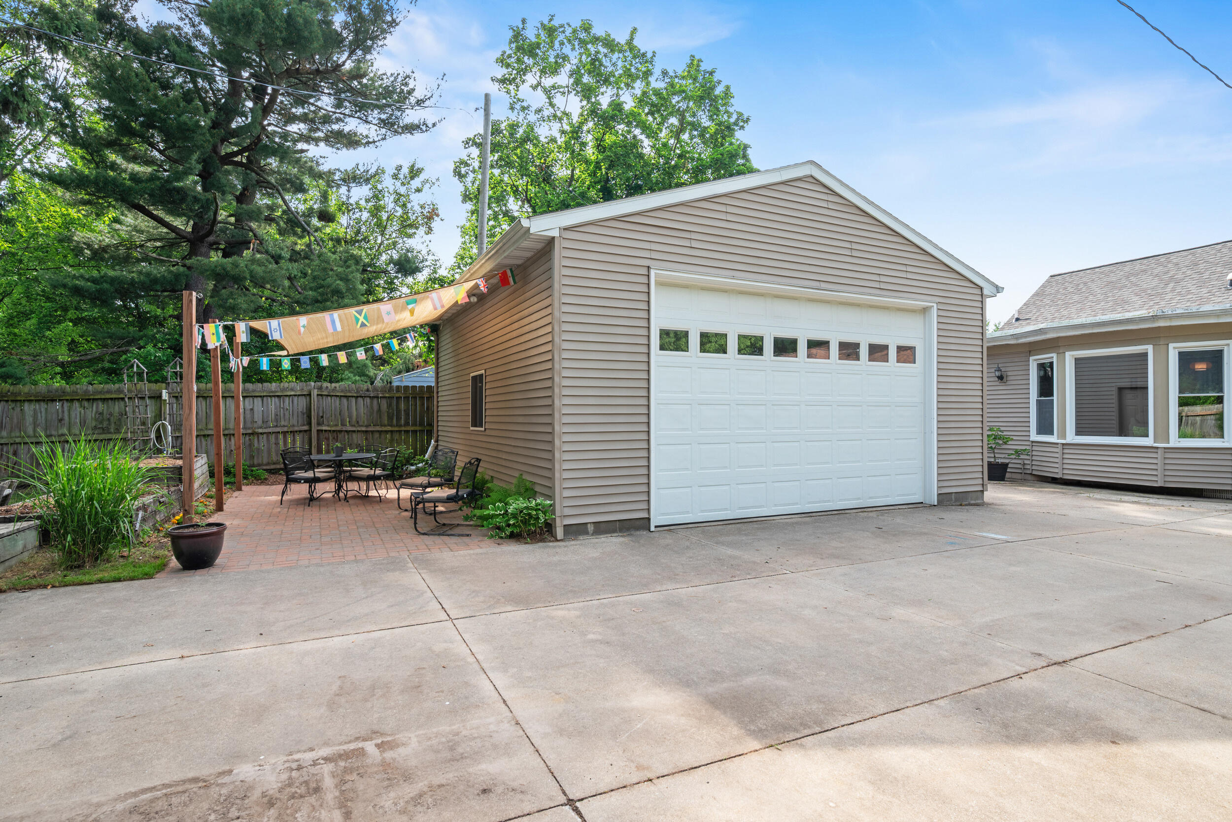 2053 Seventh Street NW Grand Rapids MI 49504