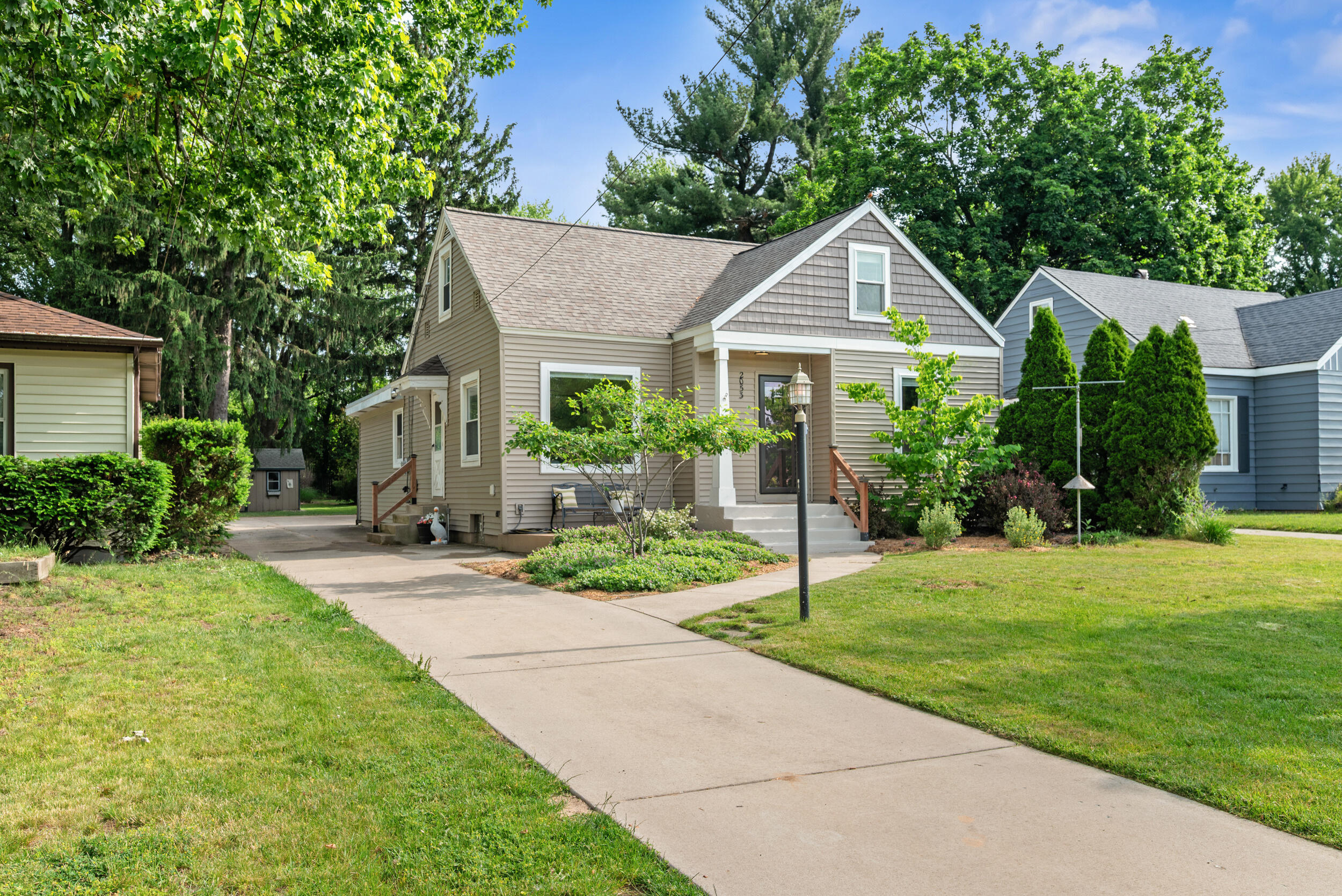 2053 Seventh Street NW Grand Rapids MI 49504