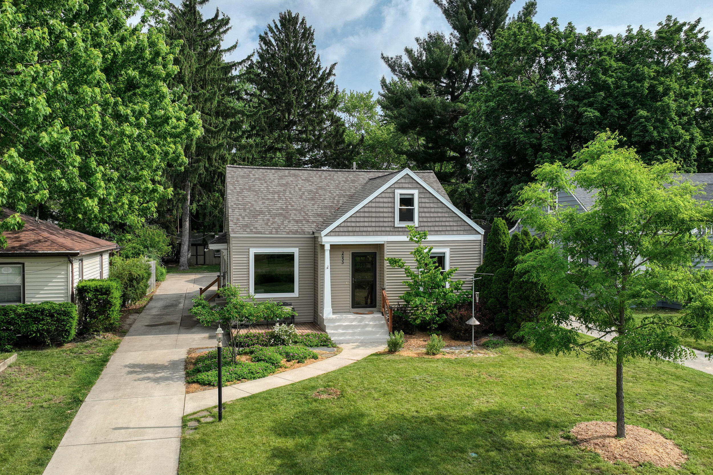 2053 Seventh Street NW Grand Rapids MI 49504