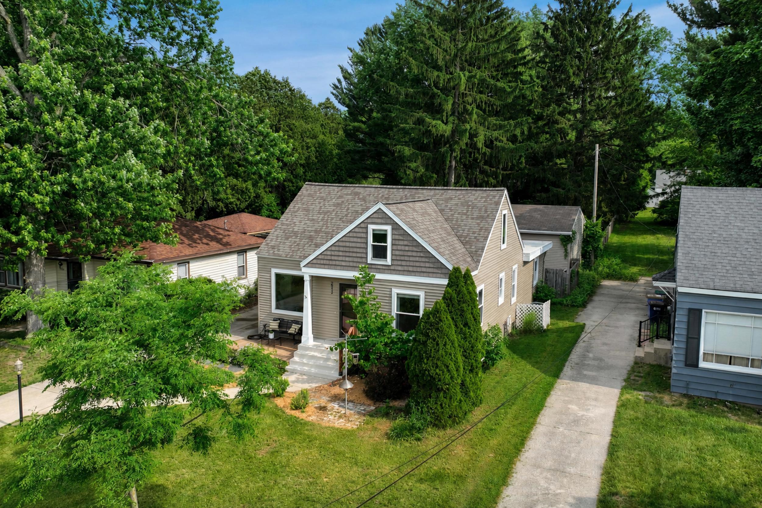 2053 Seventh Street NW Grand Rapids MI 49504