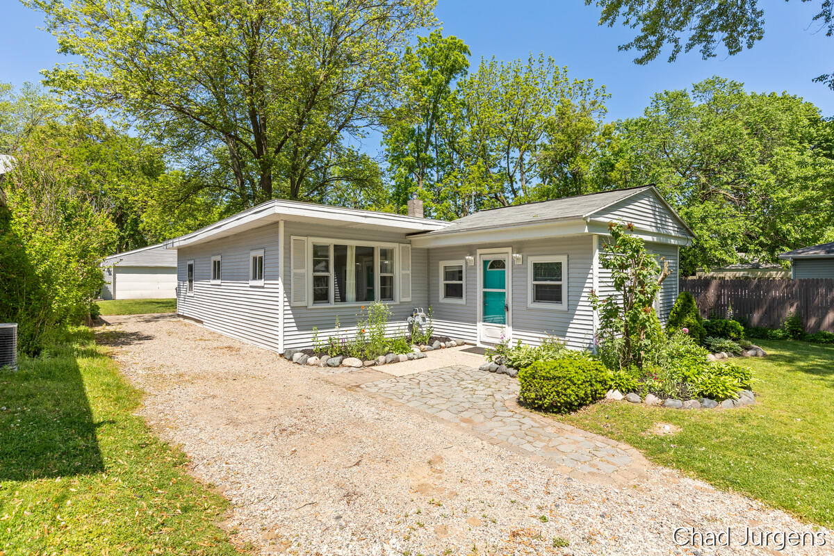 841 Harding Street NW Grand Rapids MI 49544