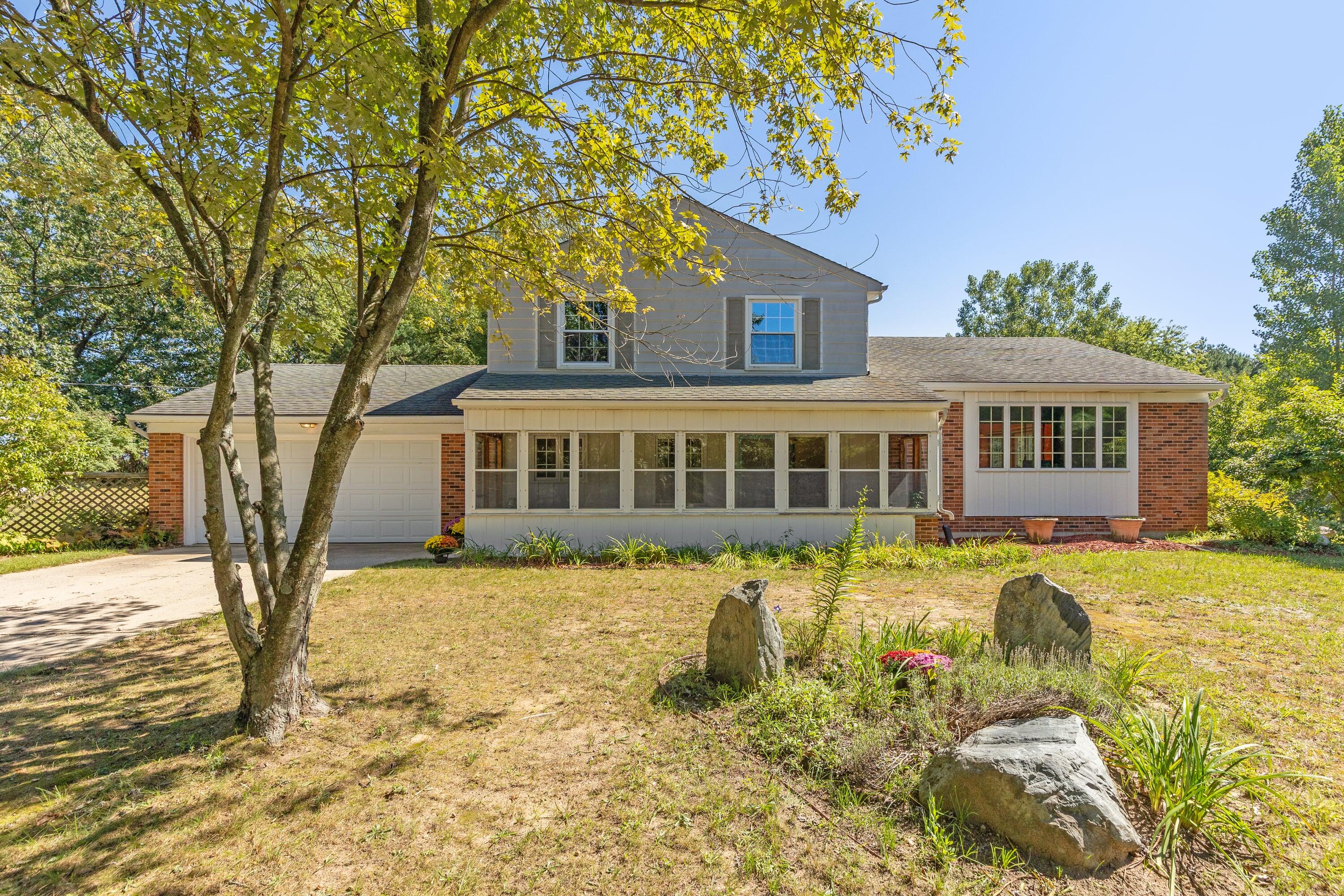 8580 Young Avenue NE Rockford MI 49341
