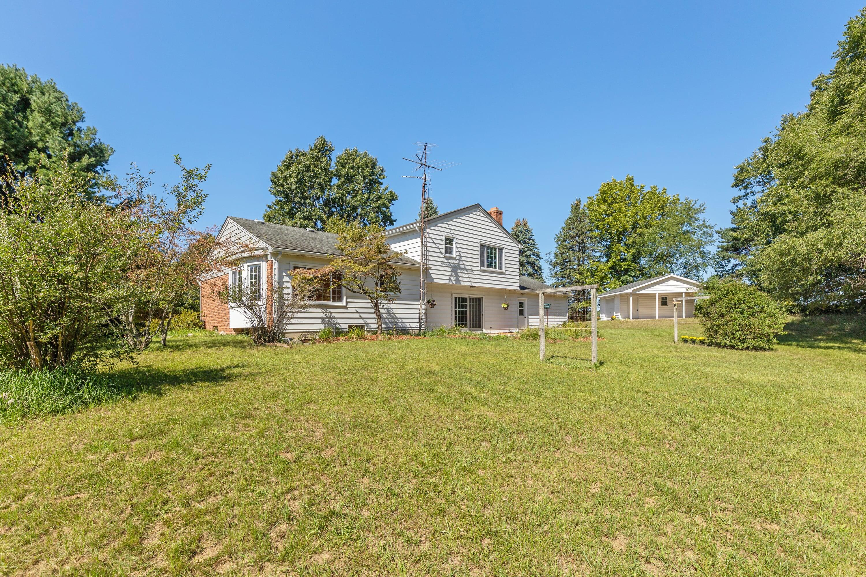 8580 Young Avenue NE Rockford MI 49341