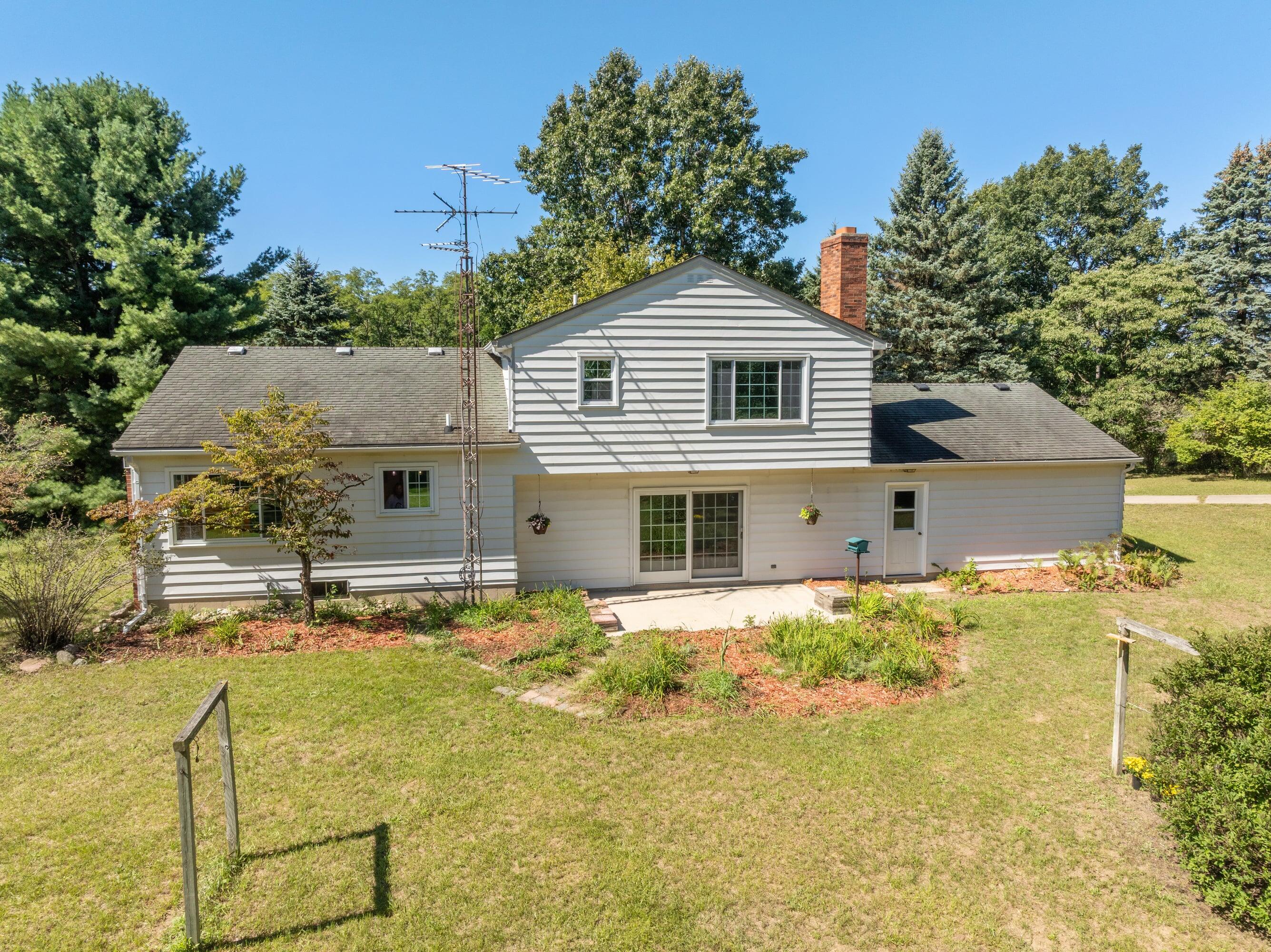 8580 Young Avenue NE Rockford MI 49341