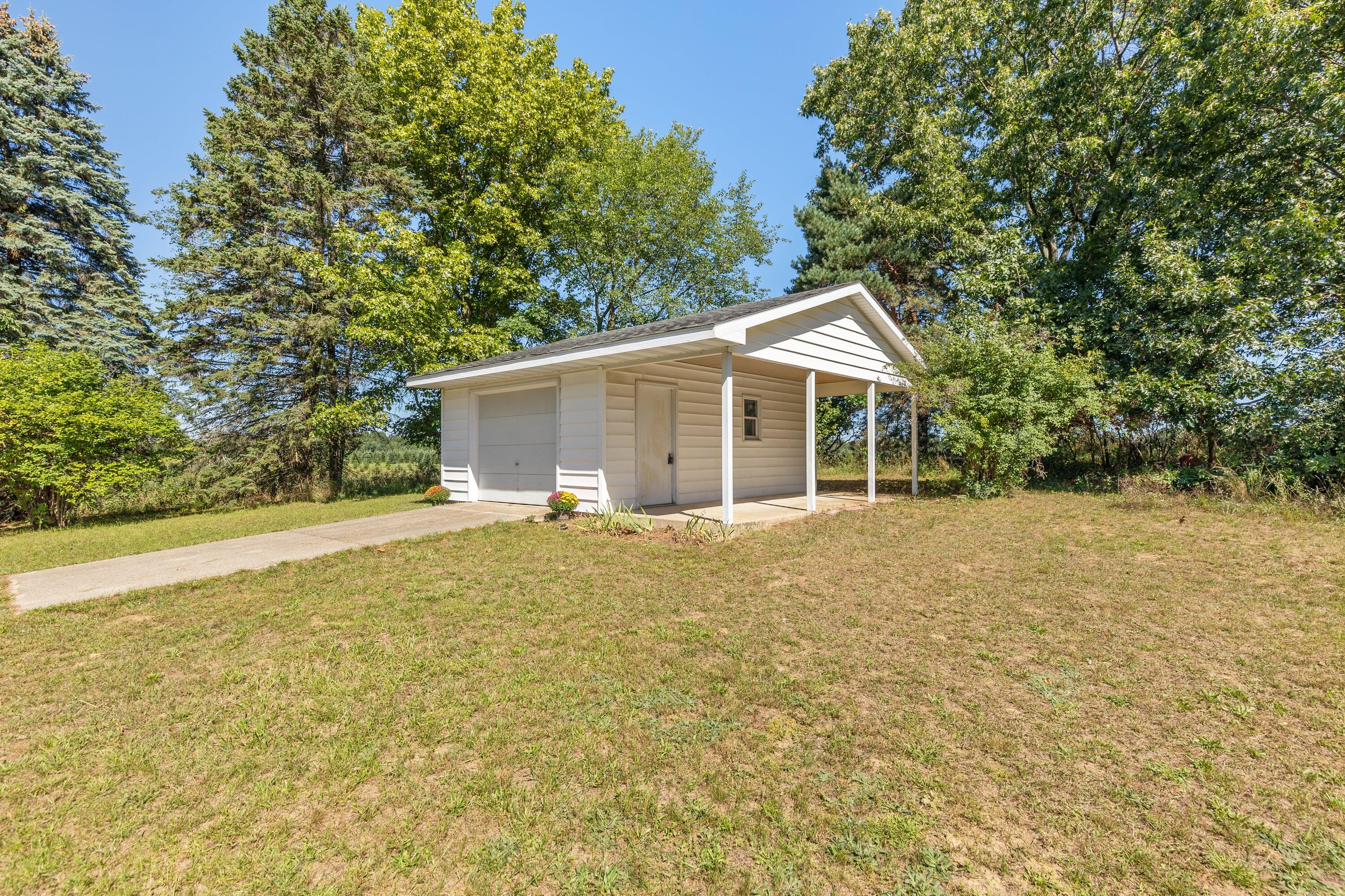 8580 Young Avenue NE Rockford MI 49341
