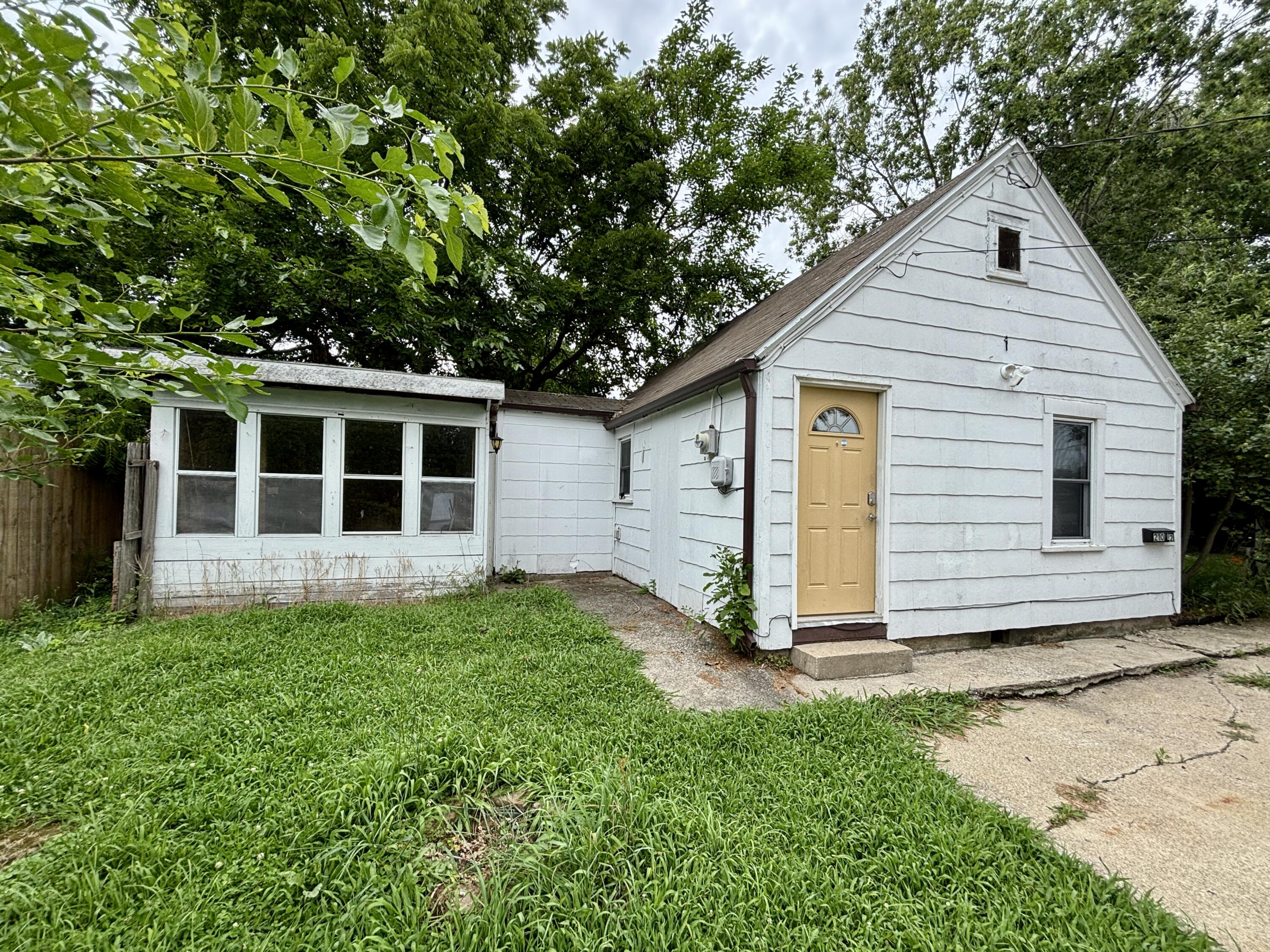 210 E Ash Street Three Oaks MI 49128
