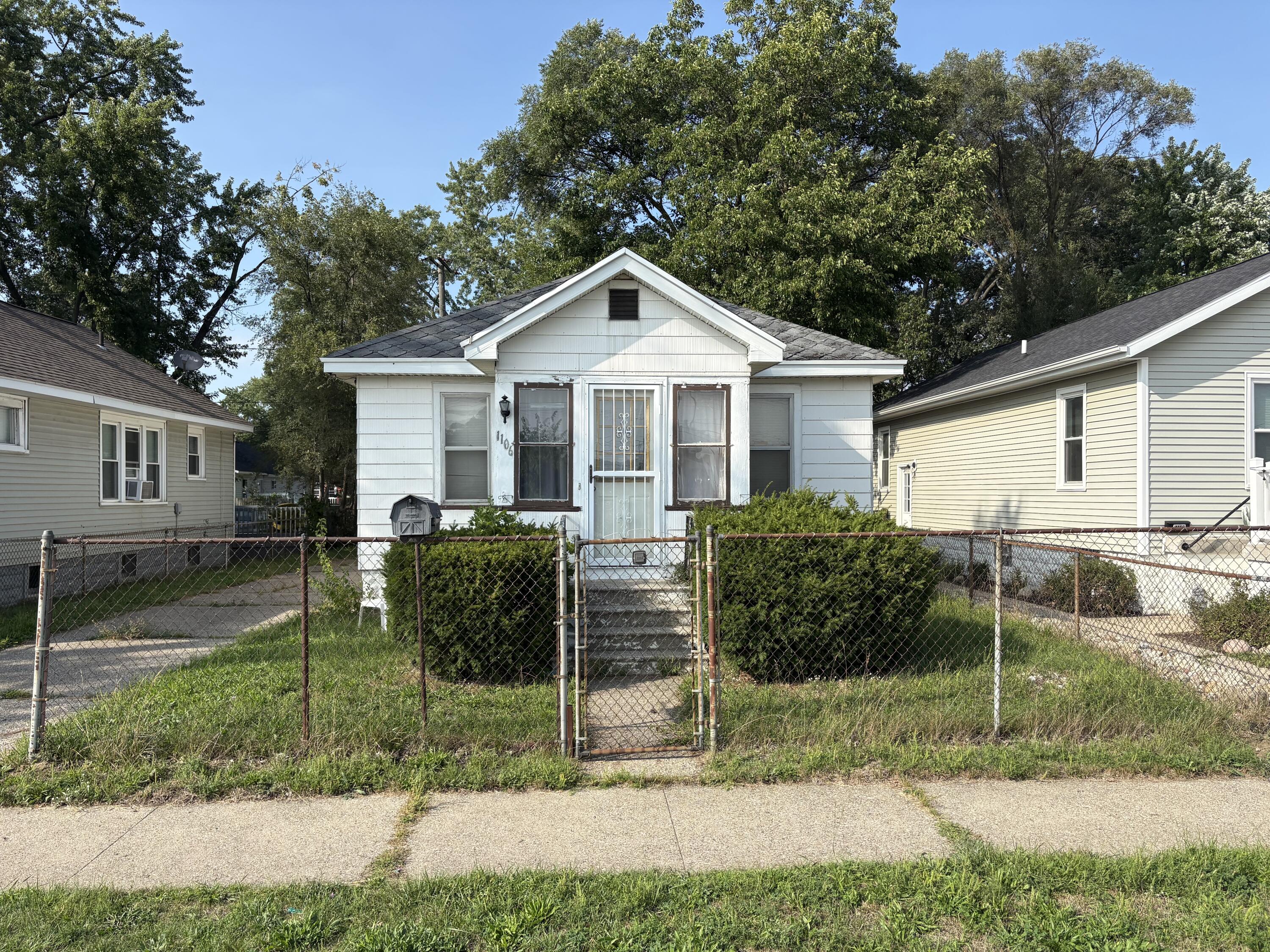 1106 E Laketon Avenue Muskegon MI 49442