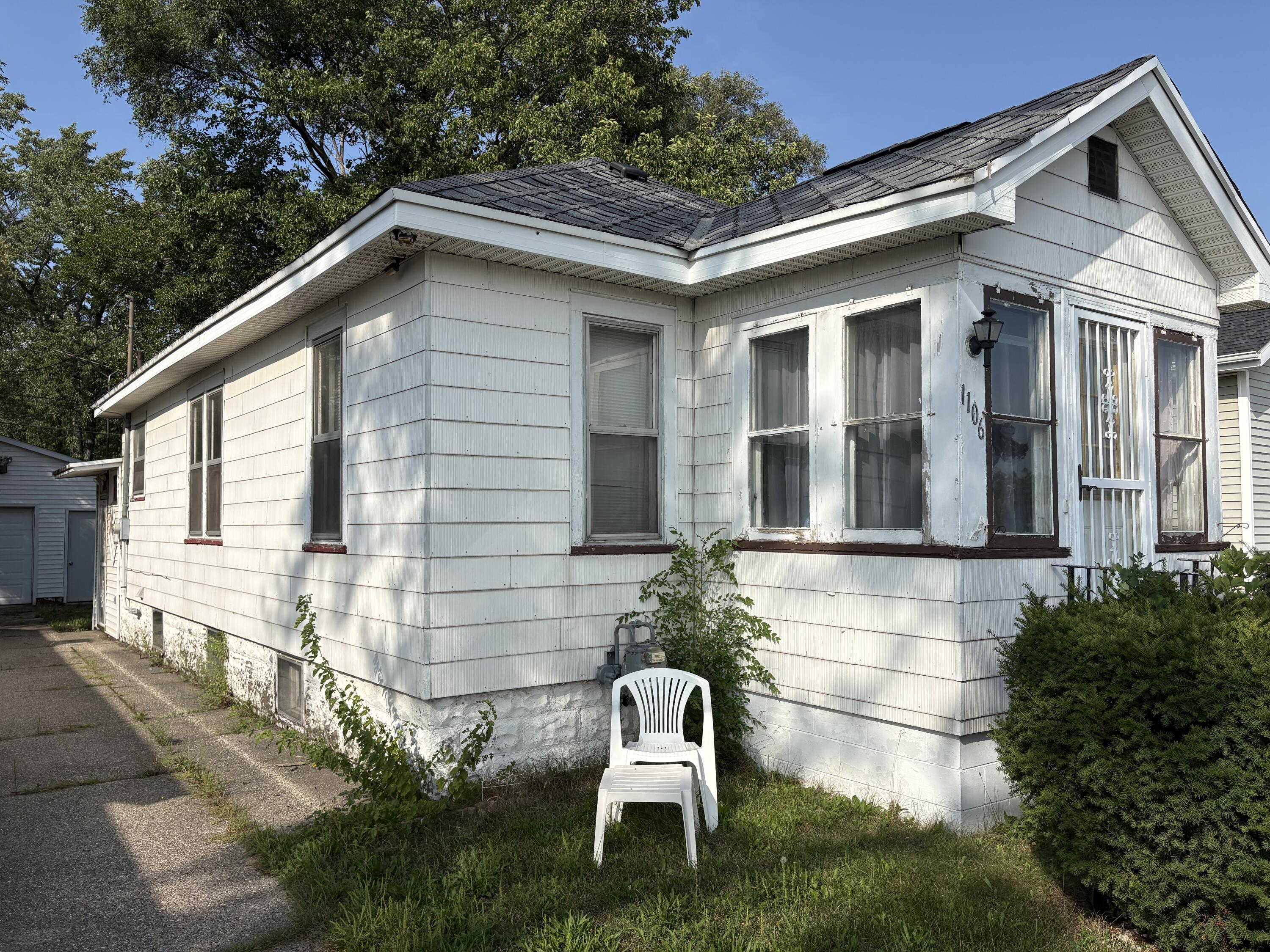 1106 E Laketon Avenue Muskegon MI 49442