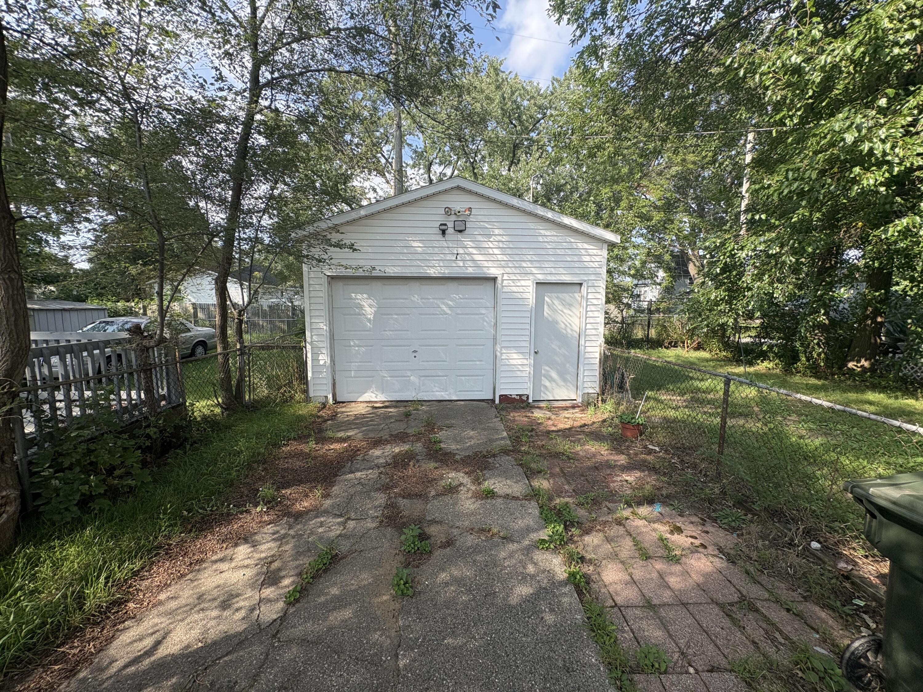 1106 E Laketon Avenue Muskegon MI 49442