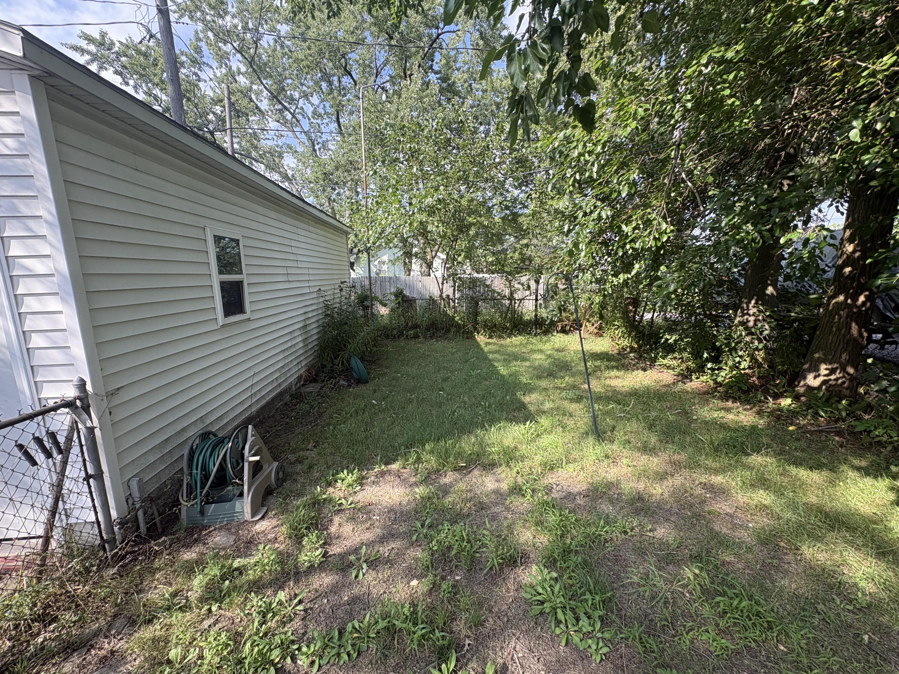 1106 E Laketon Avenue Muskegon MI 49442