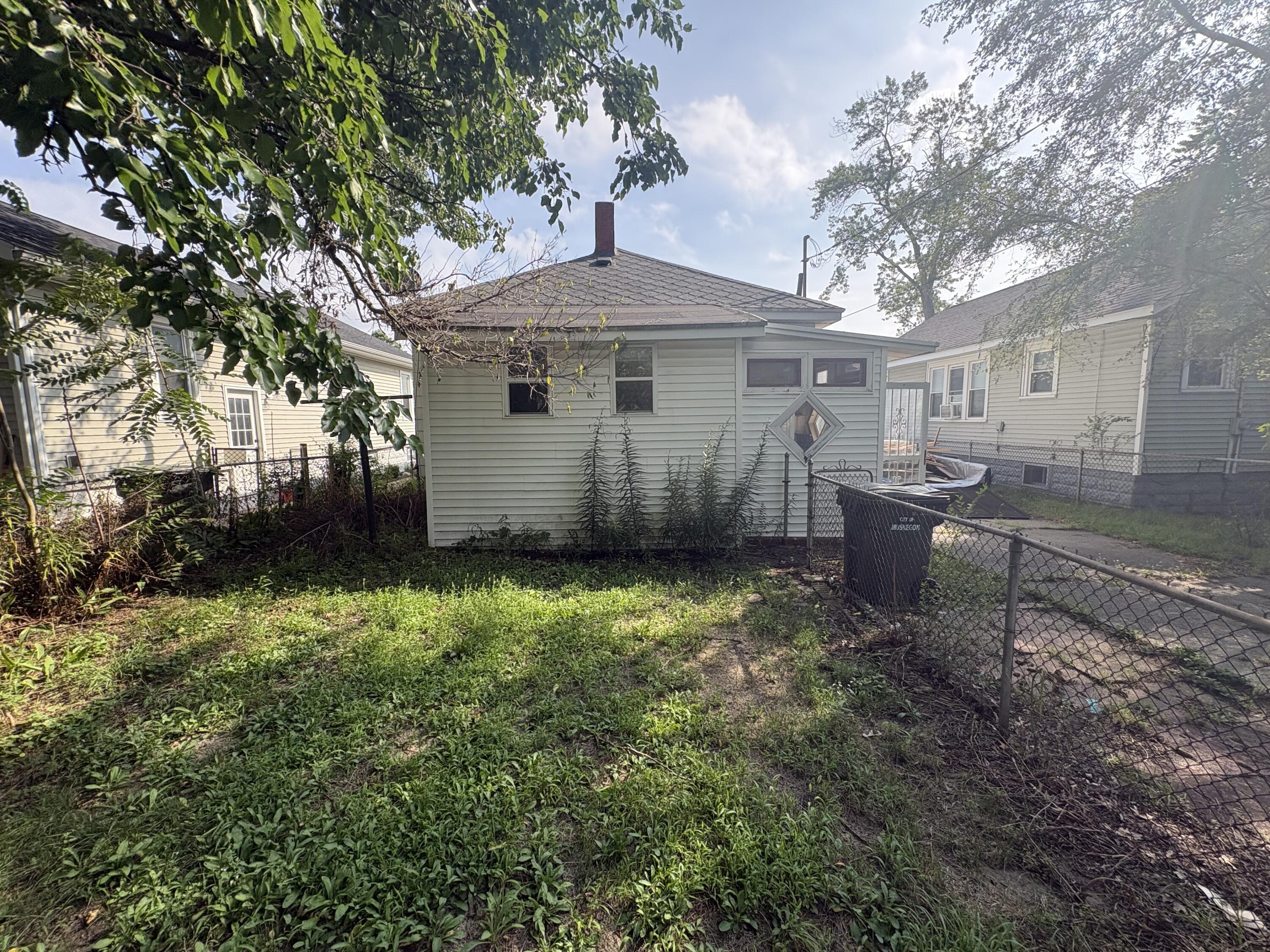 1106 E Laketon Avenue Muskegon MI 49442