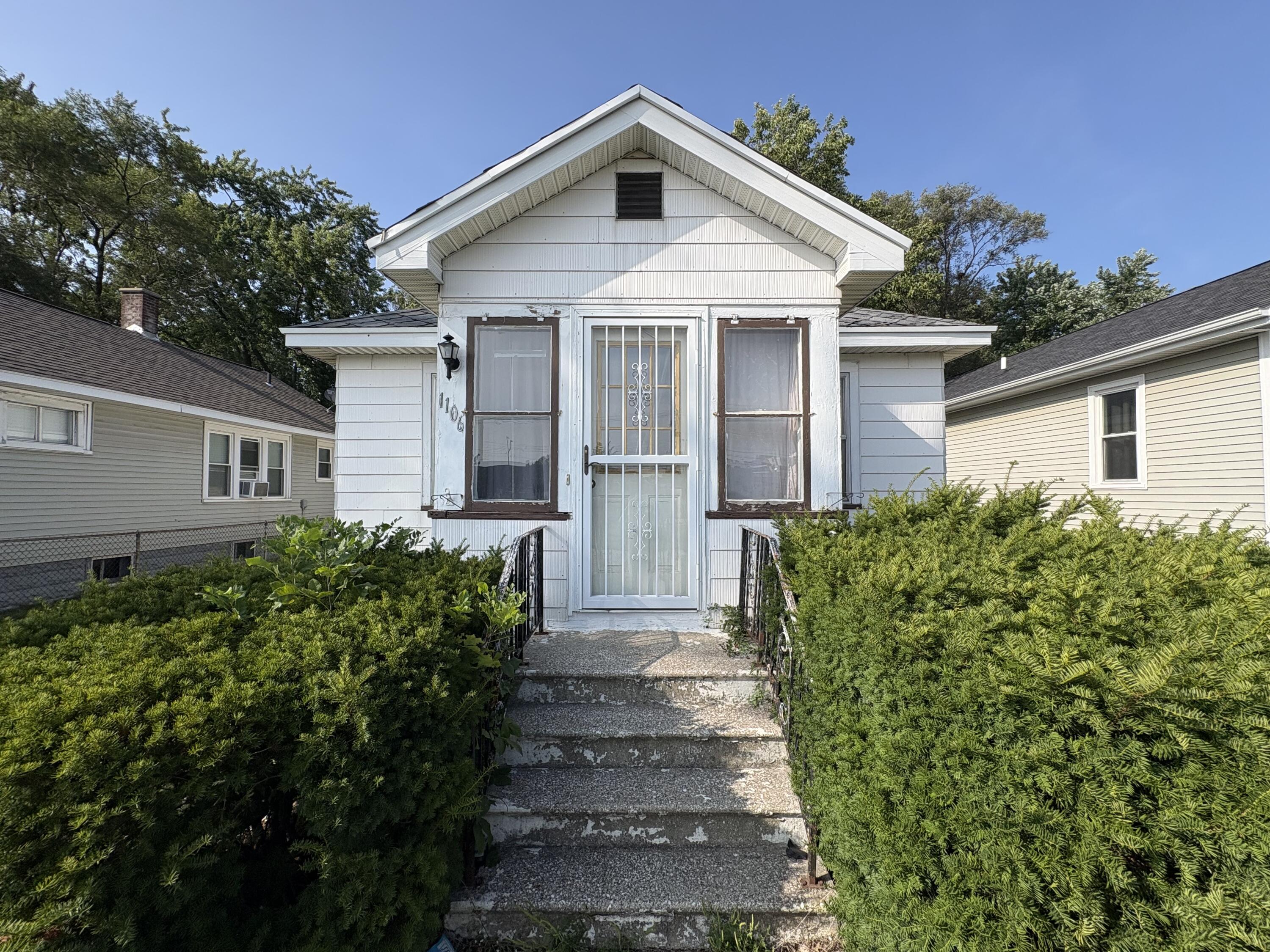 1106 E Laketon Avenue Muskegon MI 49442