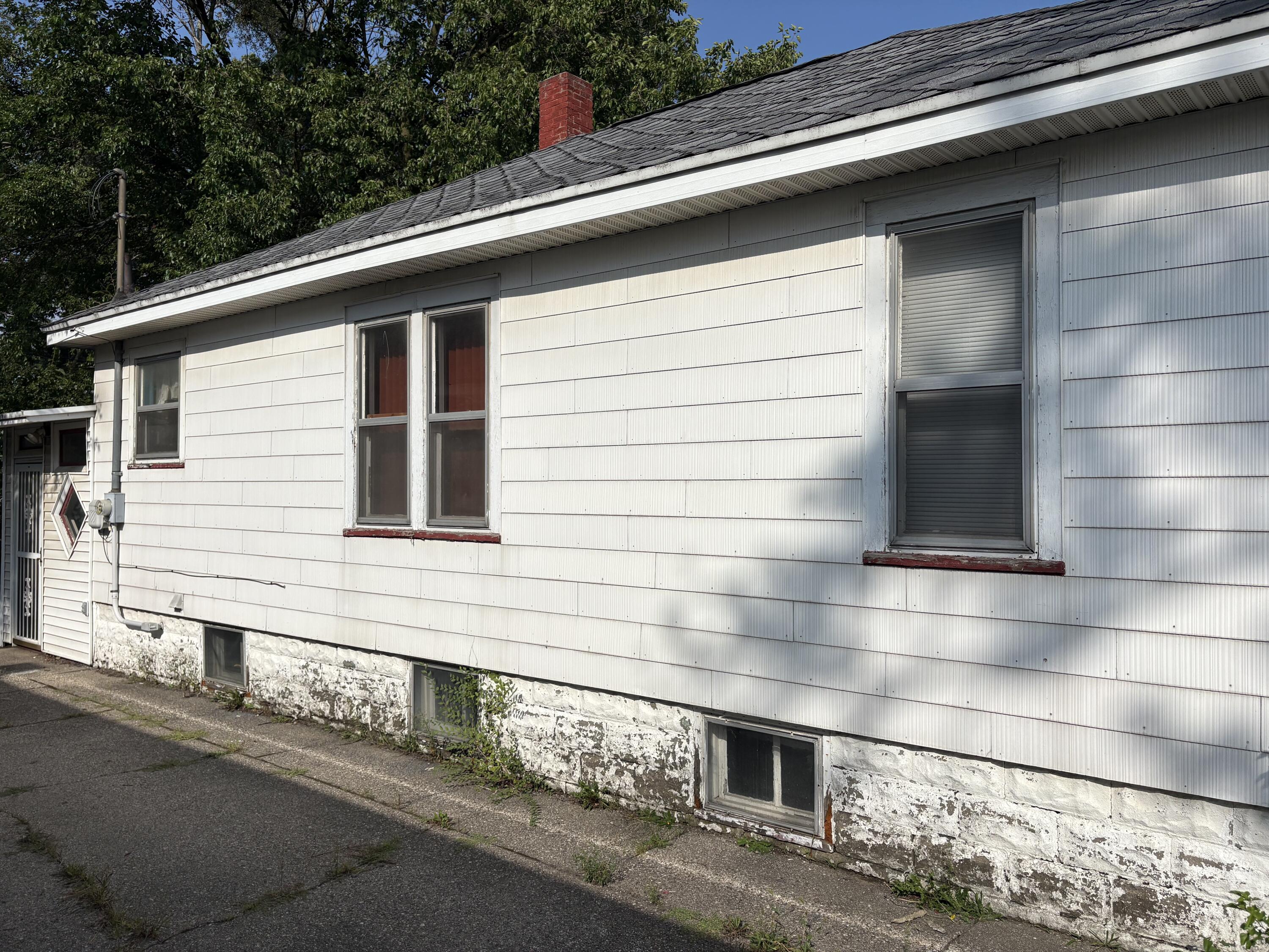 1106 E Laketon Avenue Muskegon MI 49442