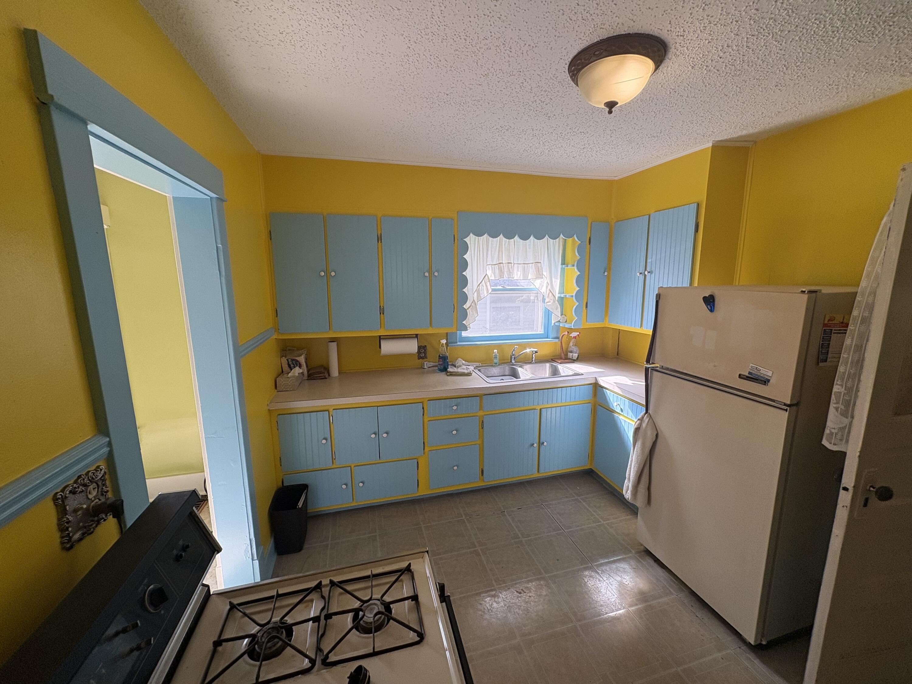 1106 E Laketon Avenue Muskegon MI 49442
