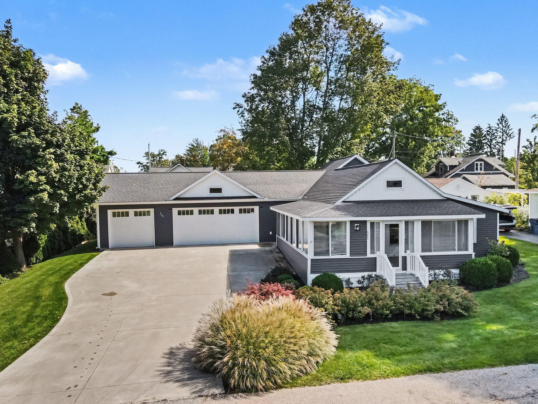 565 Grove Avenue Holland MI 49423