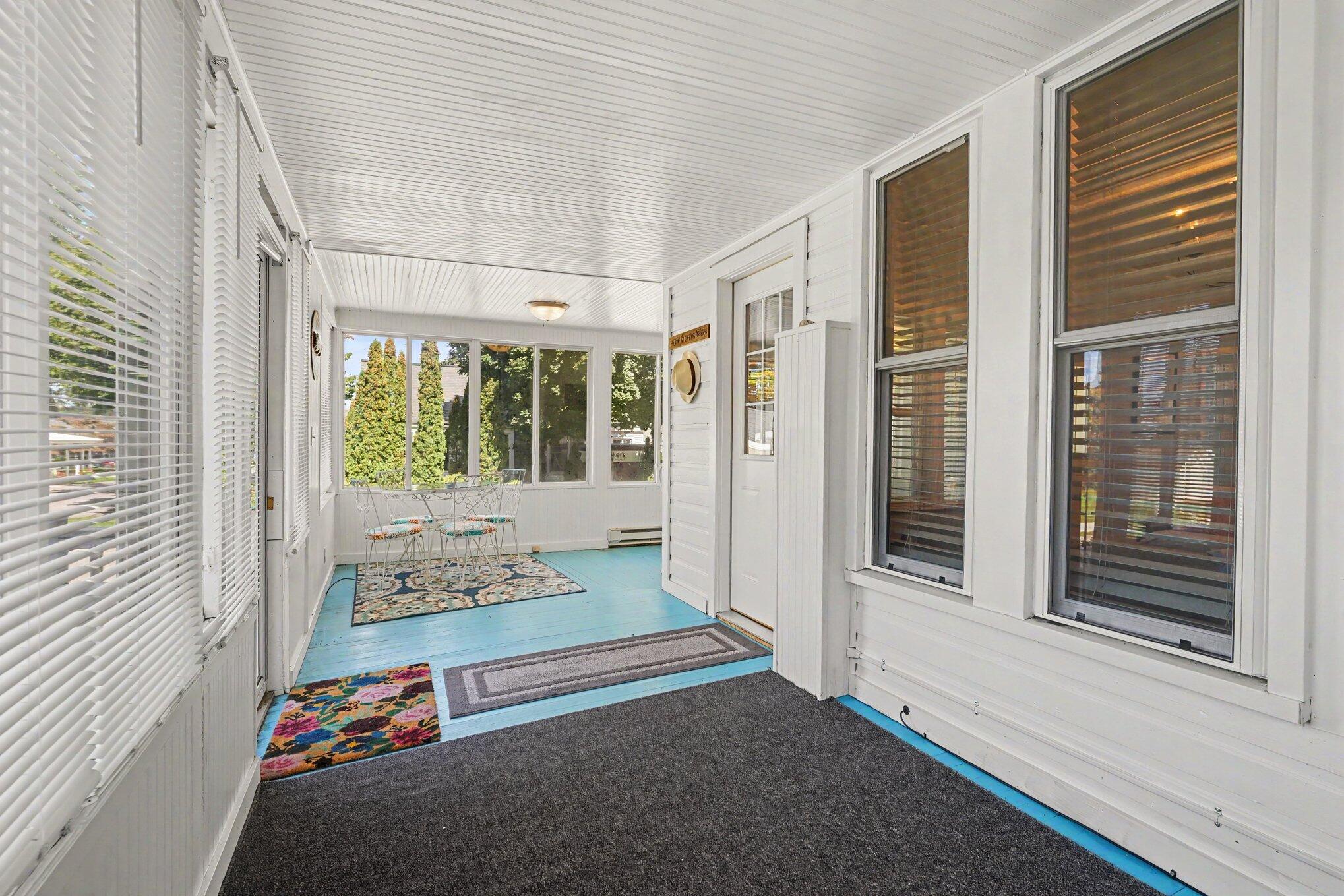 565 Grove Avenue Holland MI 49423