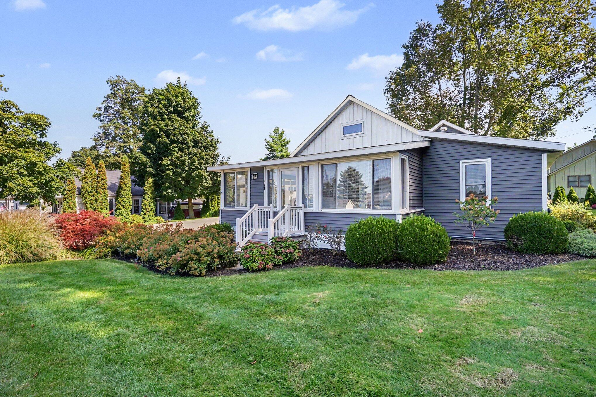 565 Grove Avenue Holland MI 49423