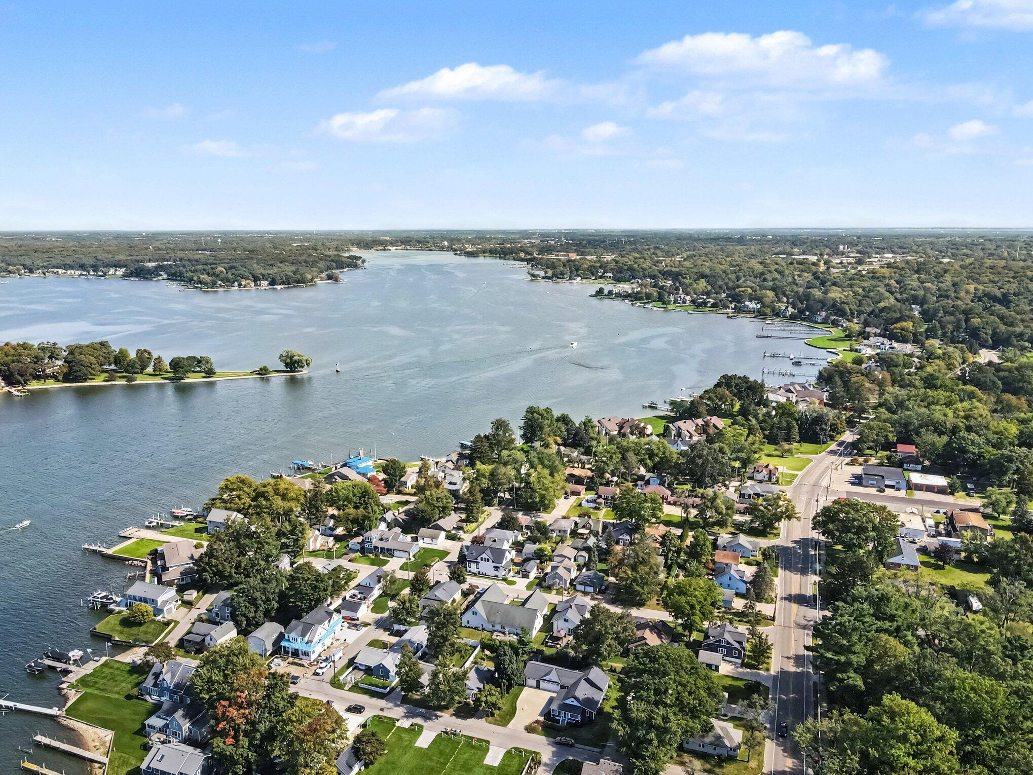 565 Grove Avenue Holland MI 49423