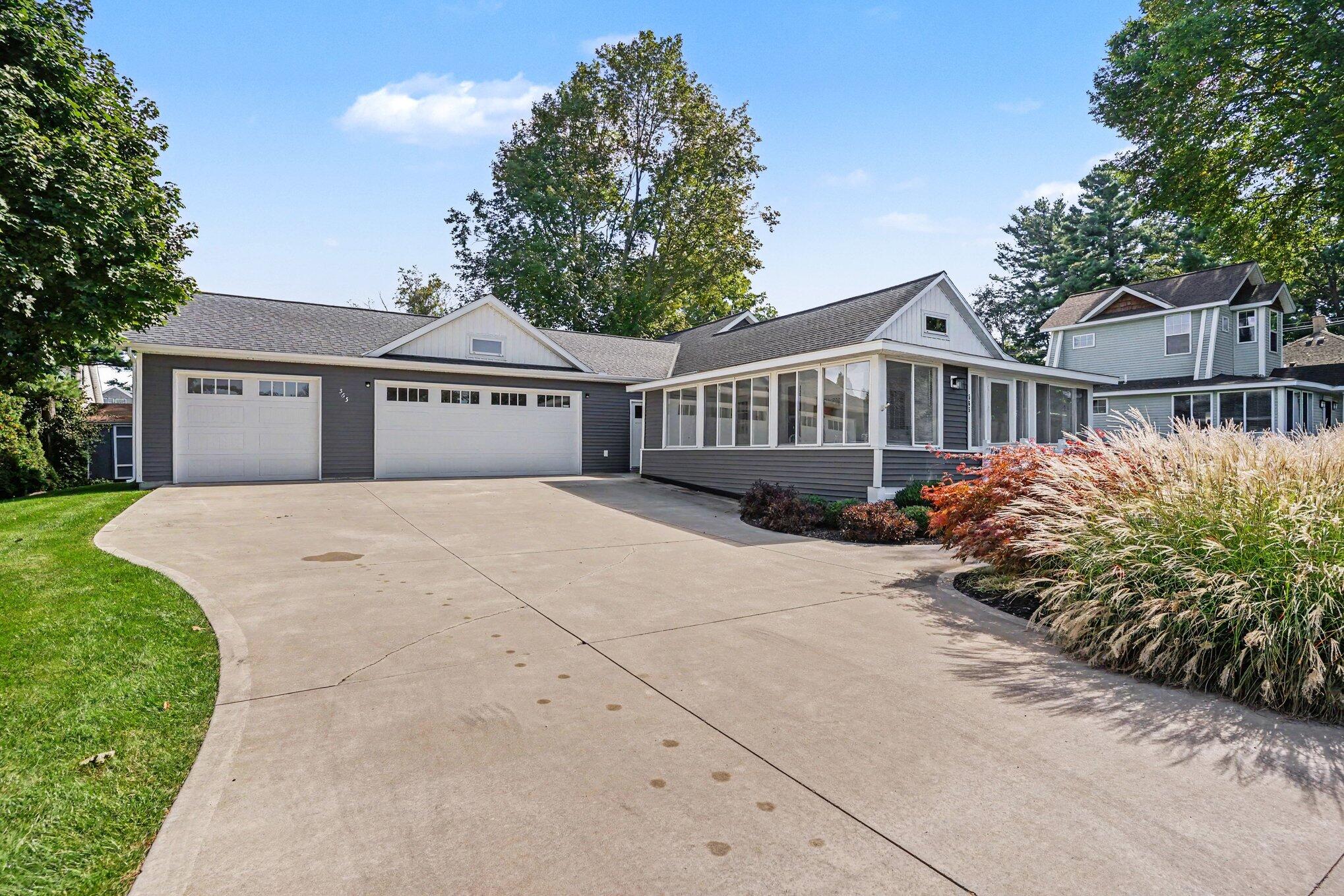 565 Grove Avenue Holland MI 49423