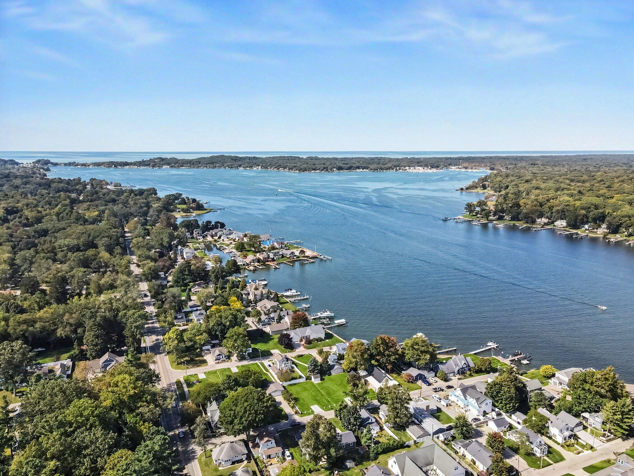 565 Grove Avenue Holland MI 49423