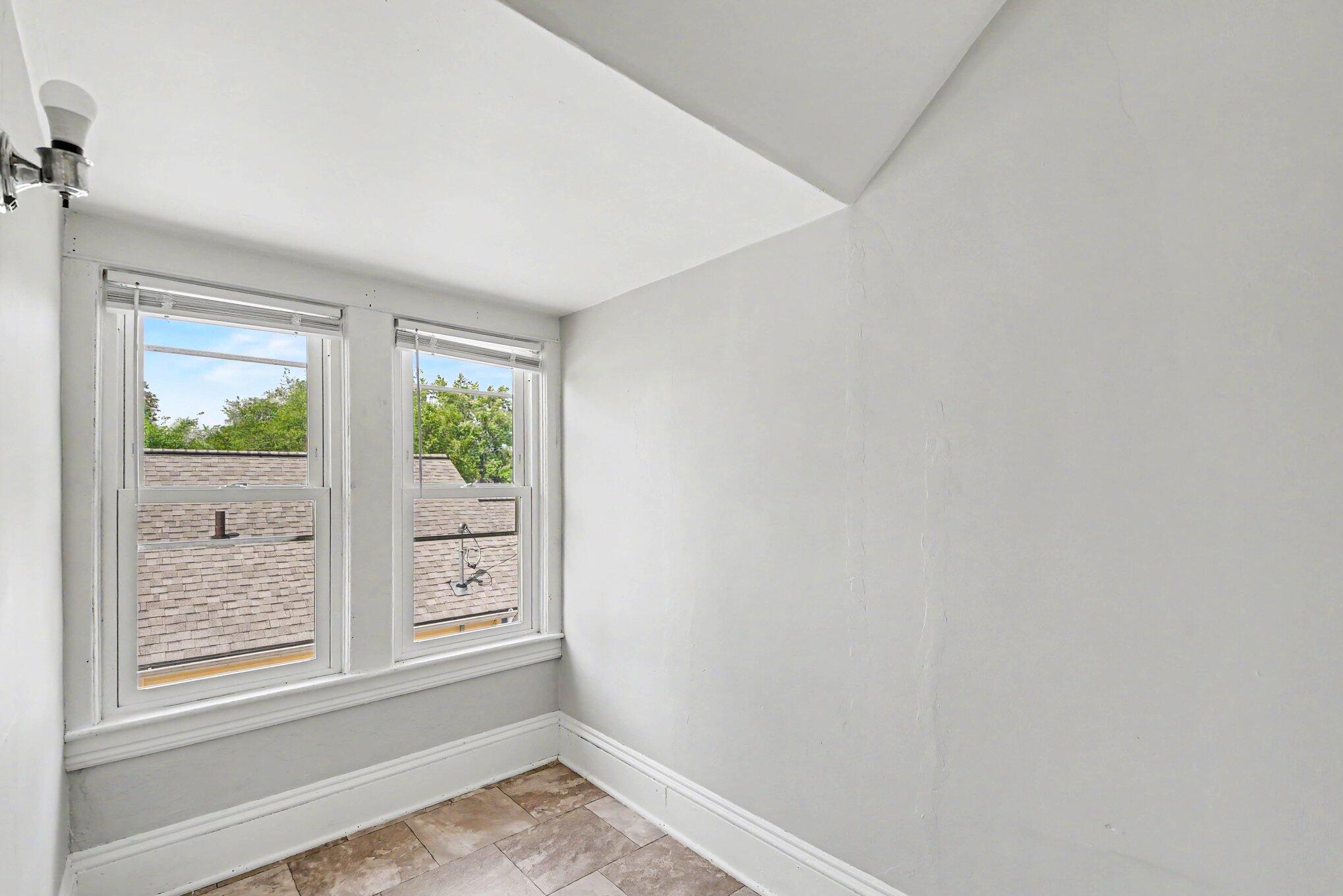 2041 Edgewood Avenue NE Grand Rapids MI 49505