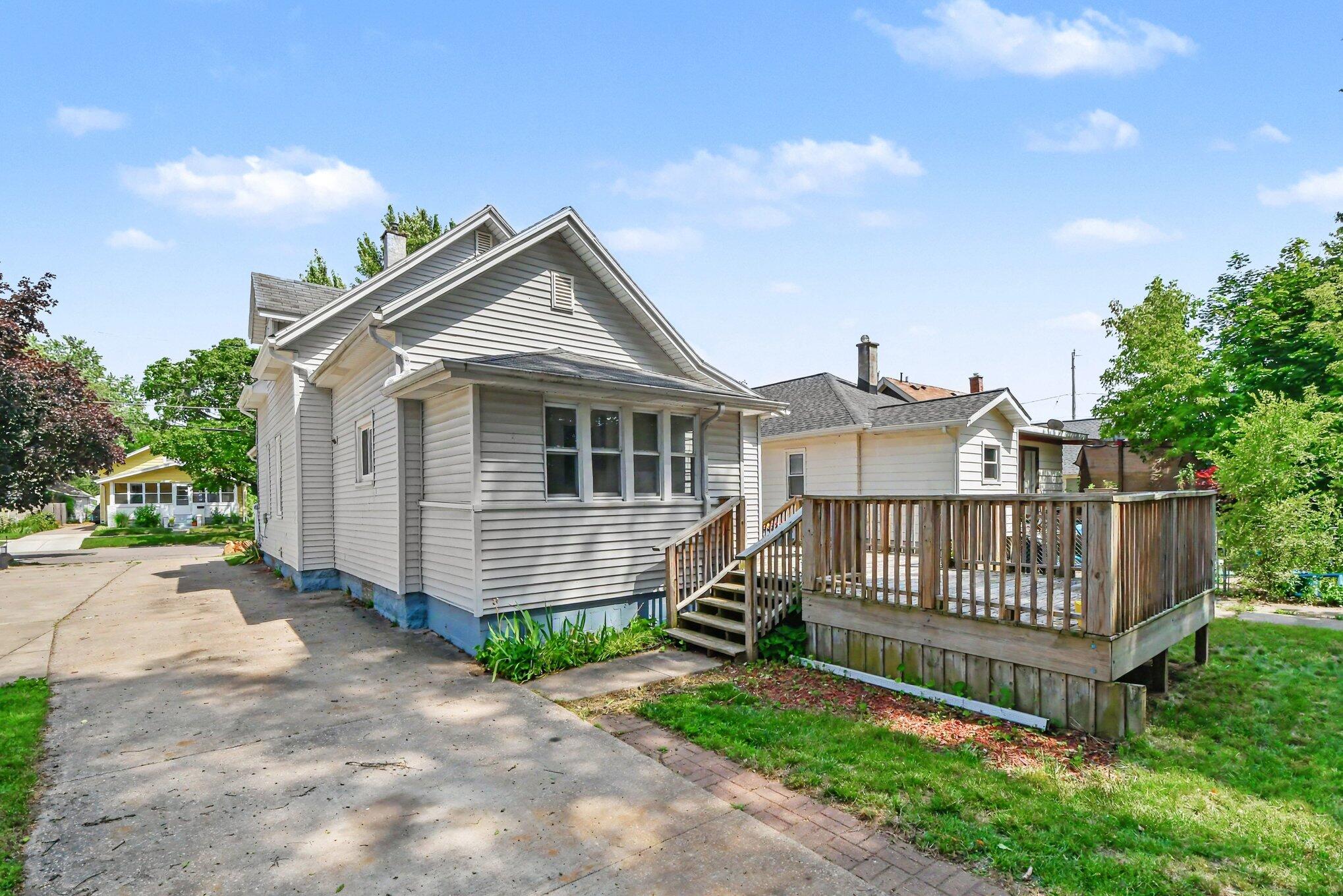 2041 Edgewood Avenue NE Grand Rapids MI 49505