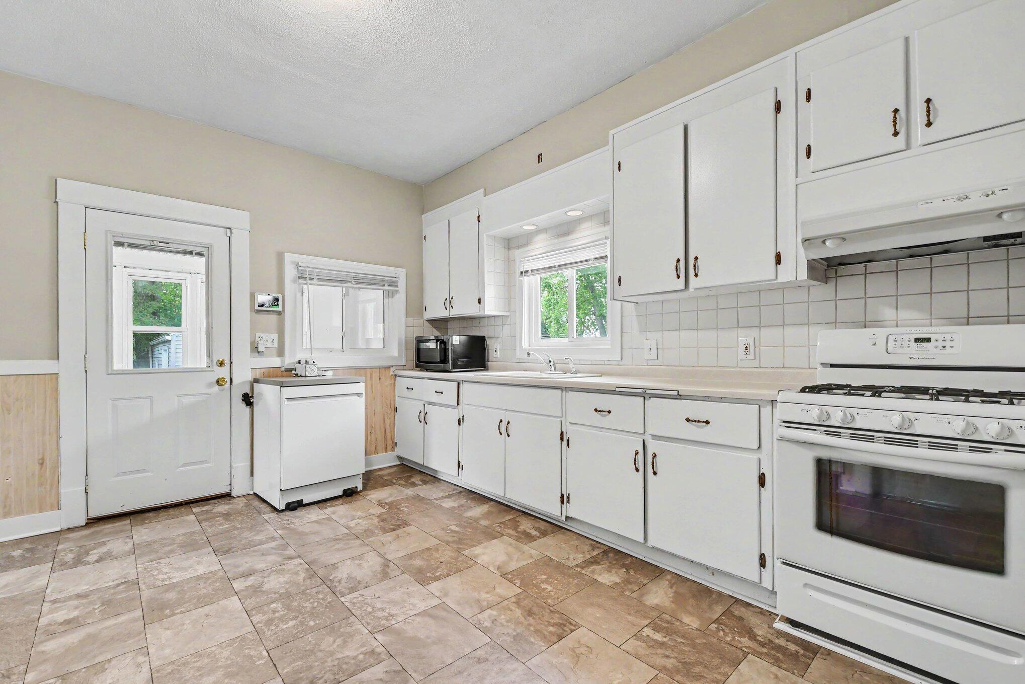 2041 Edgewood Avenue NE Grand Rapids MI 49505