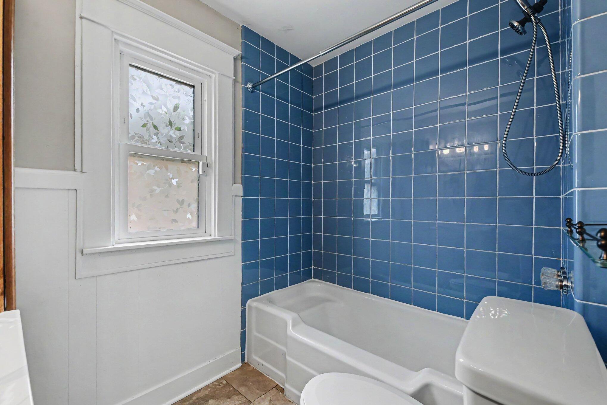 2041 Edgewood Avenue NE Grand Rapids MI 49505