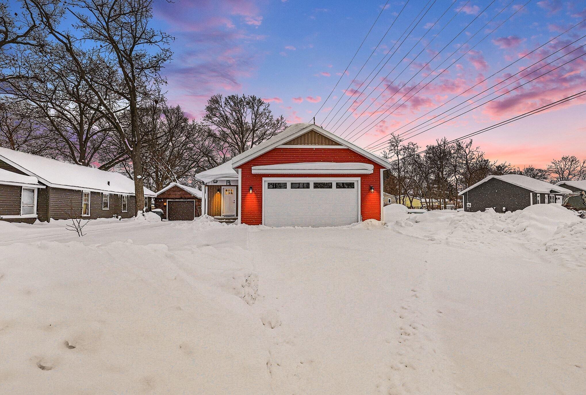907 Orchard Avenue Muskegon MI 49442