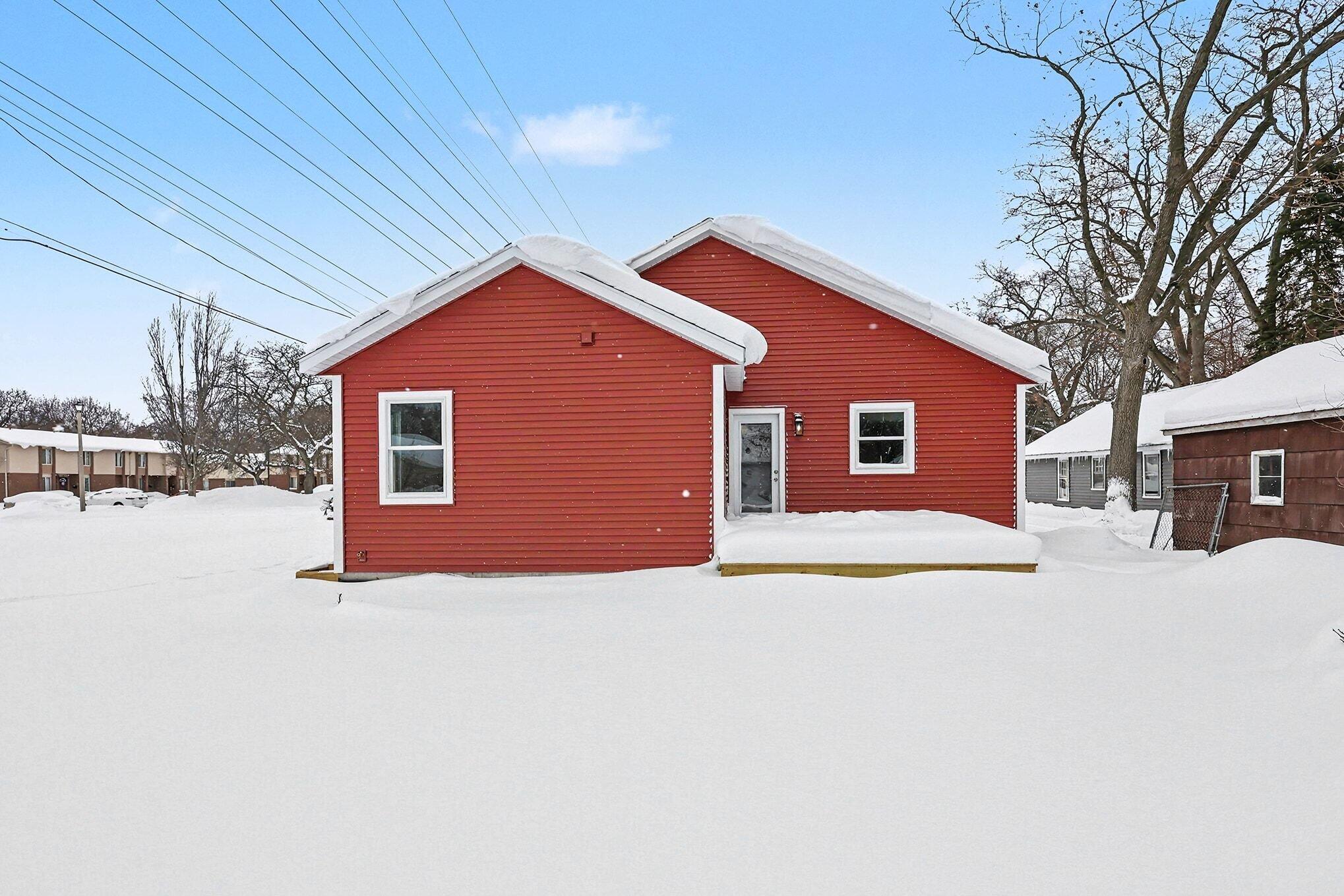 907 Orchard Avenue Muskegon MI 49442