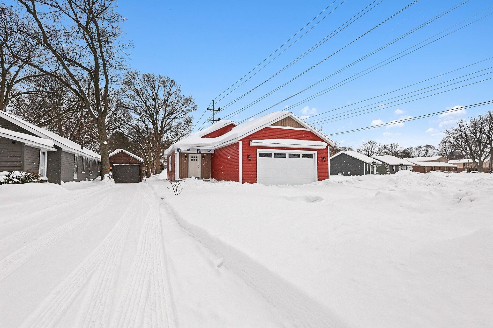 907 Orchard Avenue Muskegon MI 49442