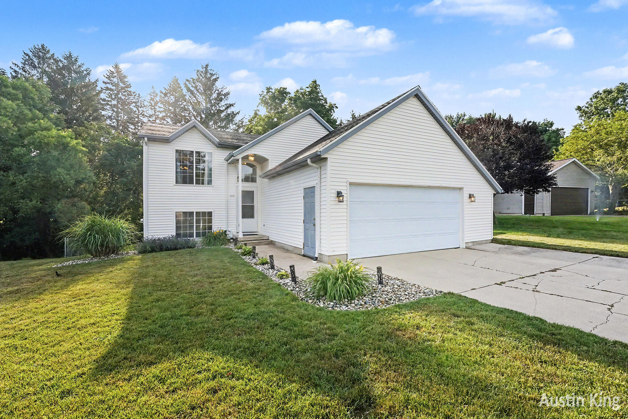 1350 Trailside Court NW Grand Rapids MI 49504