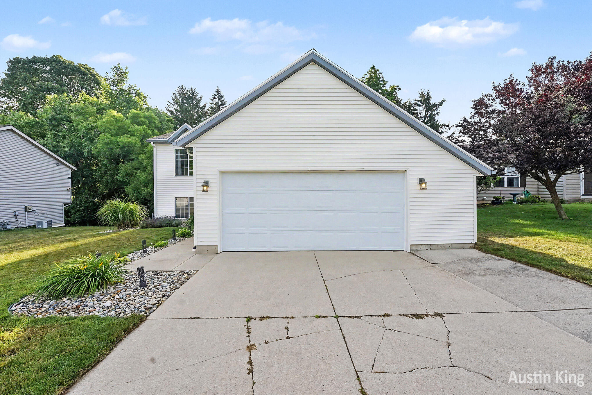 1350 Trailside Court NW Grand Rapids MI 49504