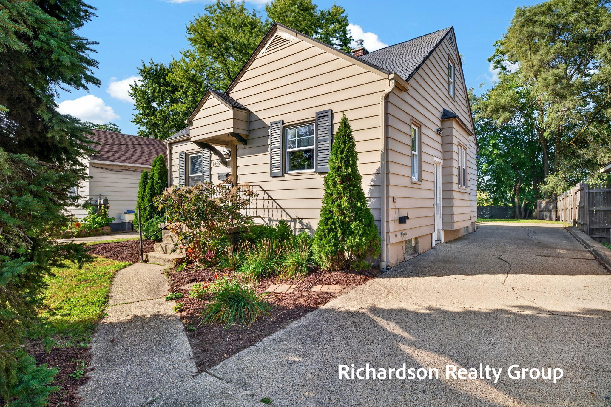 1055 NE Crescent Street NE Grand Rapids MI 49503