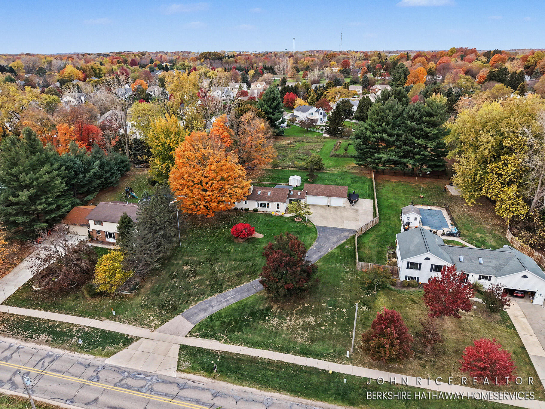2875 Richmond Street NW Grand Rapids MI 49504