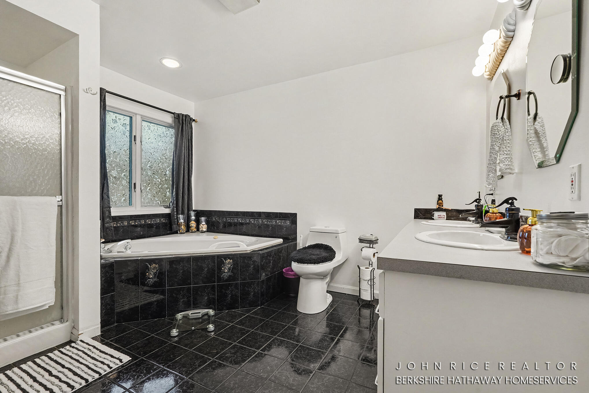 2875 Richmond Street NW Grand Rapids MI 49504