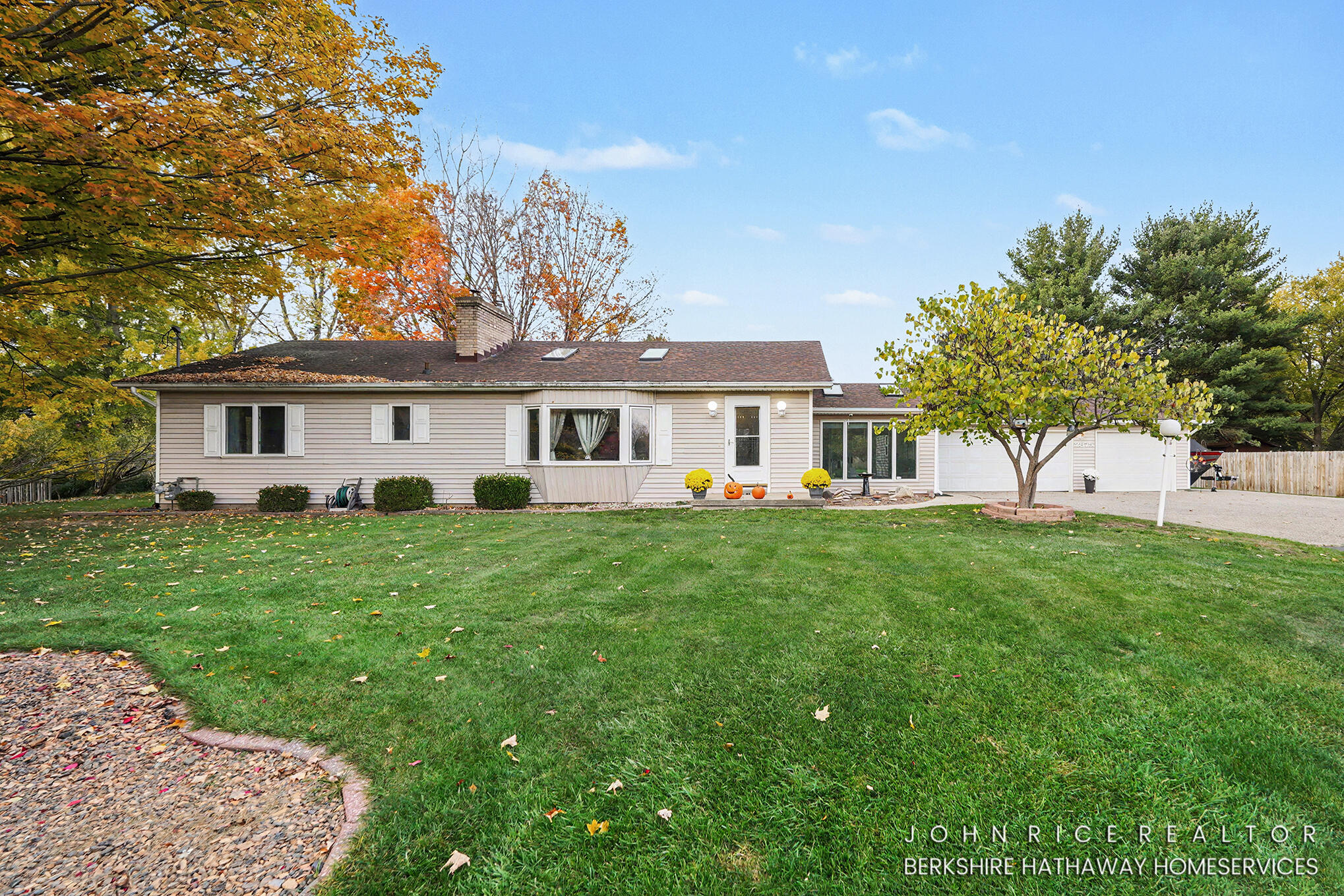 2875 Richmond Street NW Grand Rapids MI 49504